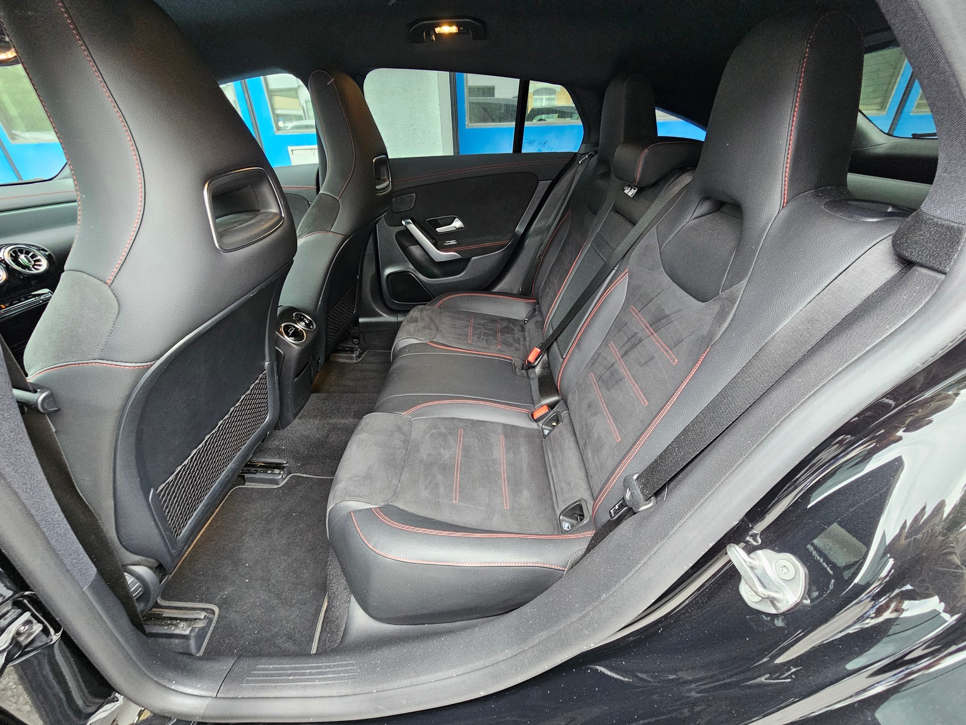 MERCEDES-BENZ CLA Shooting Brake 200 AMG Line 7G-DCT-image-10