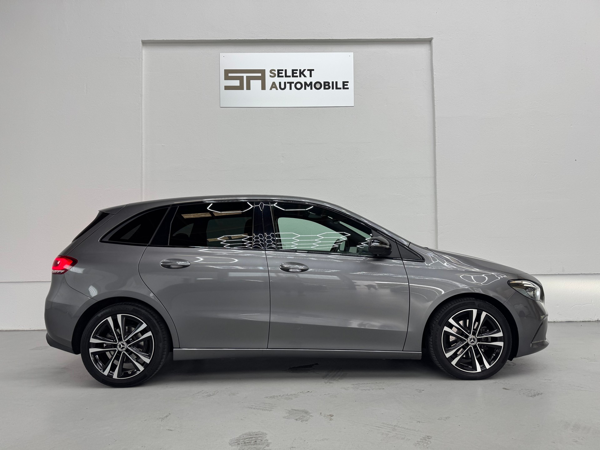 MERCEDES-BENZ B 200 d Night Star 8G-DCT-image-6