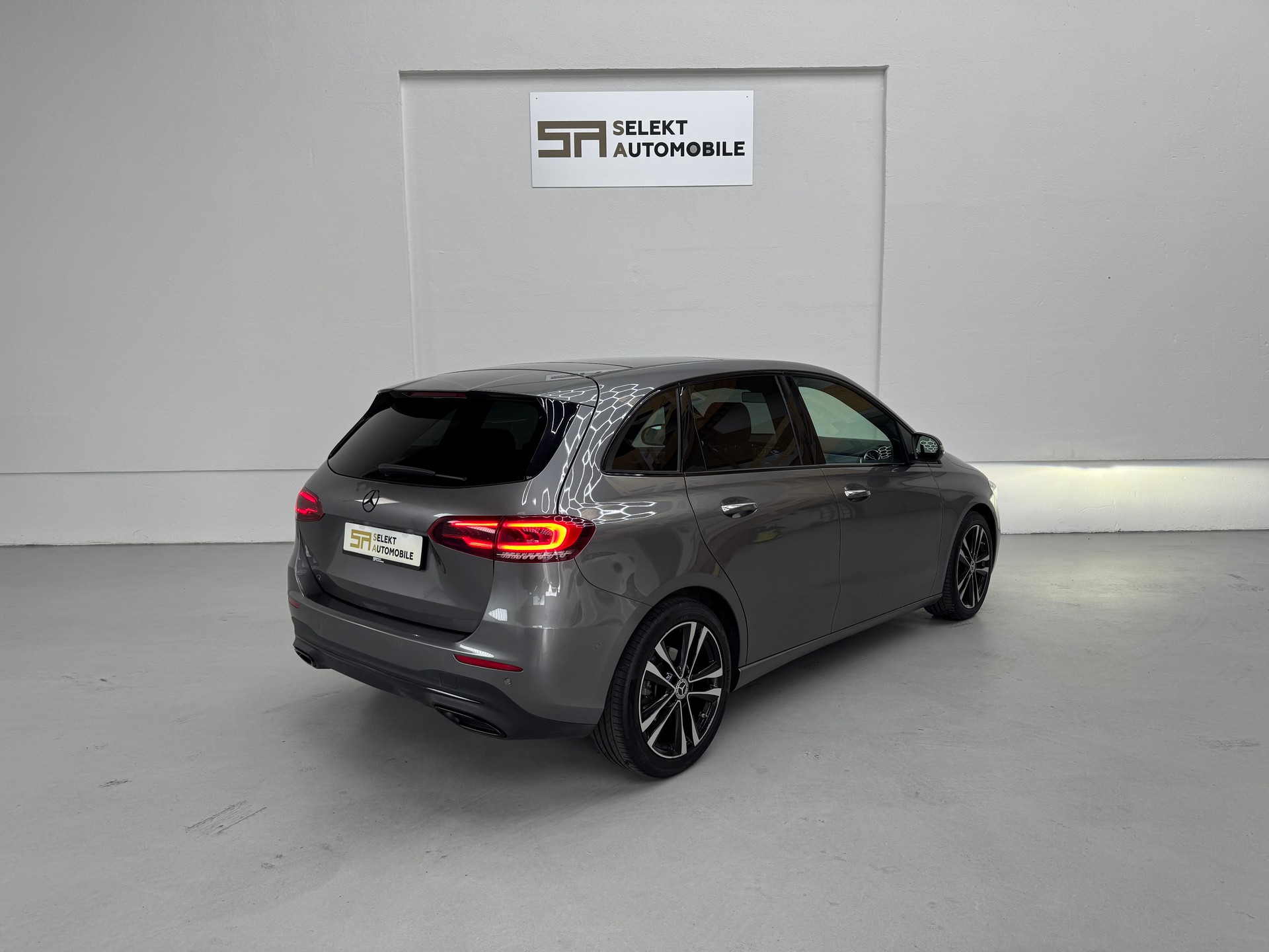 MERCEDES-BENZ B 200 d Night Star 8G-DCT-image-5