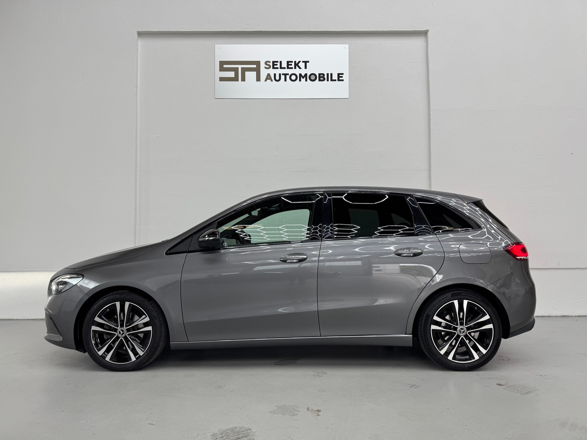 MERCEDES-BENZ B 200 d Night Star 8G-DCT-image-3