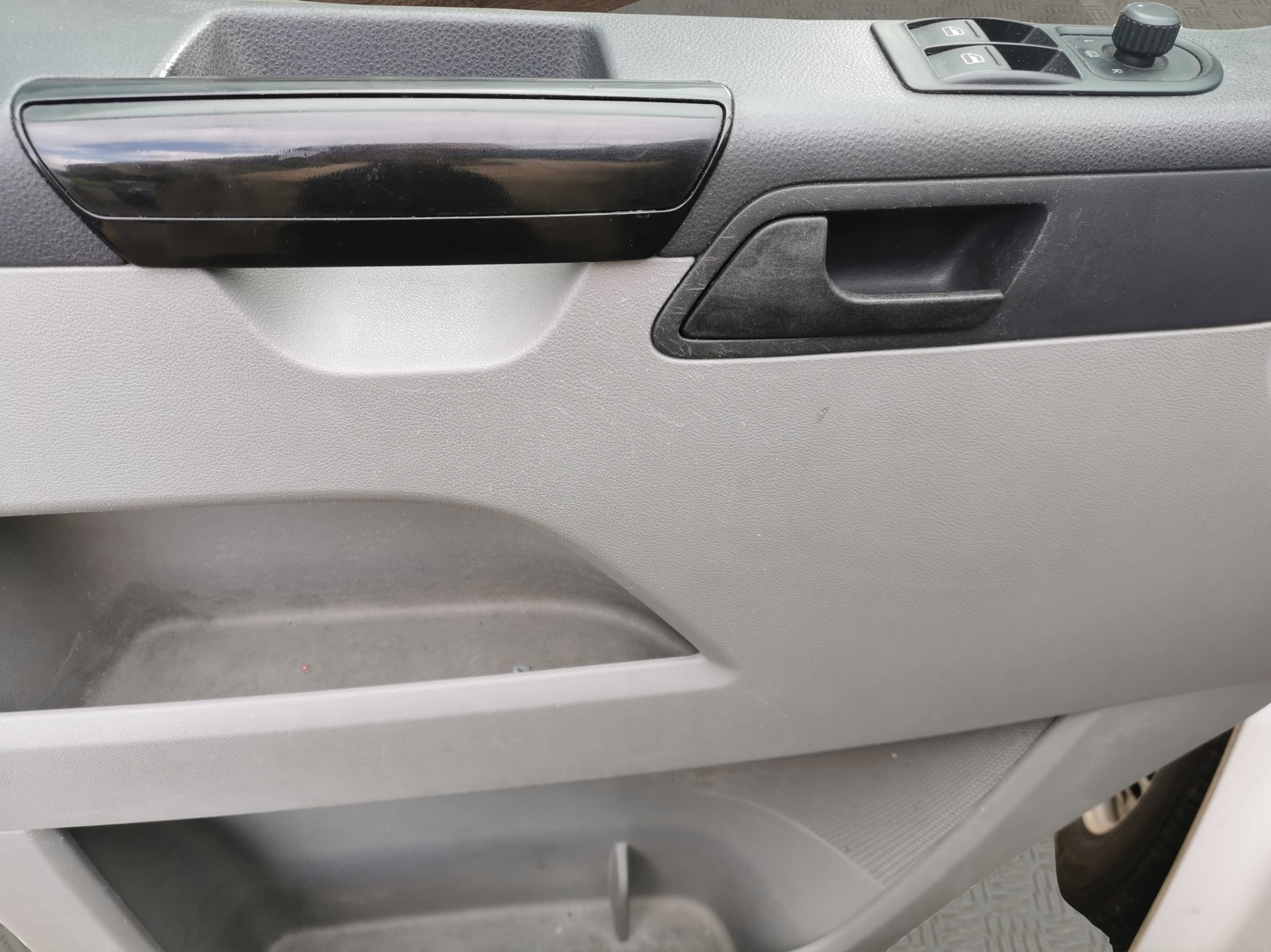 VW T5 2.0 TDI-image-10