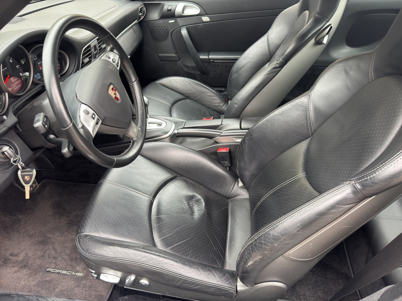 PORSCHE 911 Carrera 4S-image-6