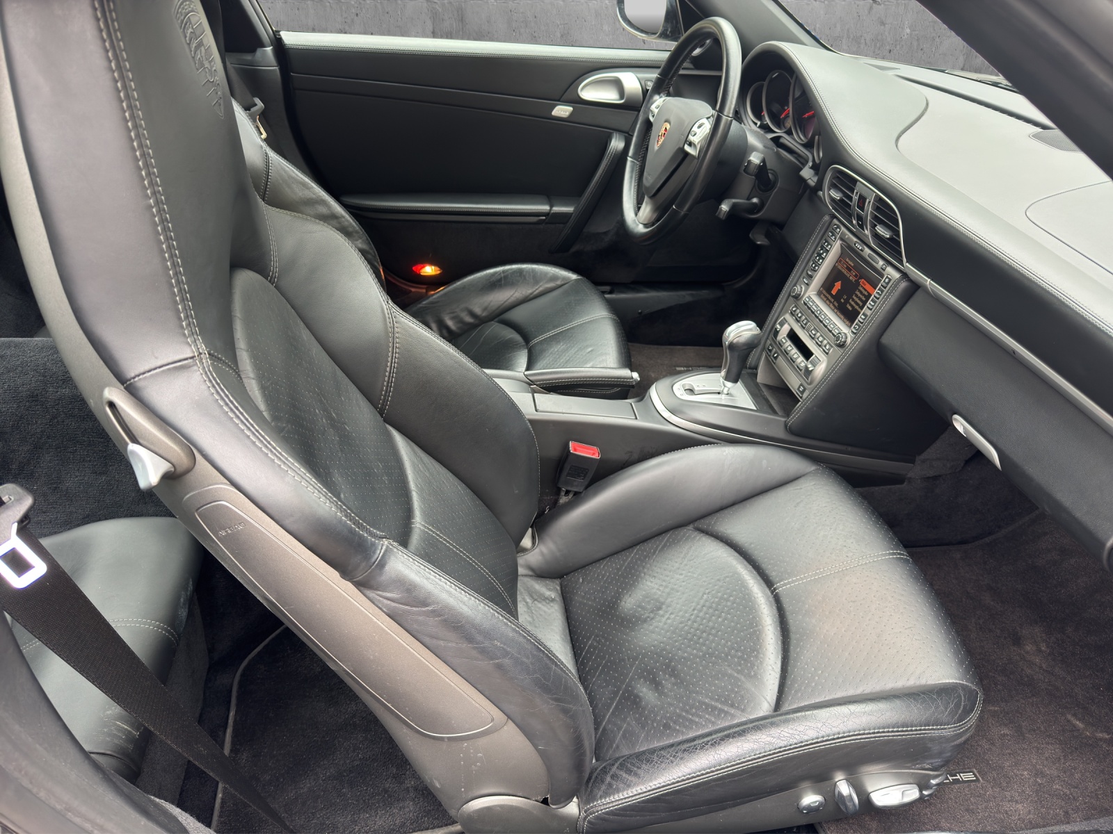 PORSCHE 911 Carrera 4S-image-7