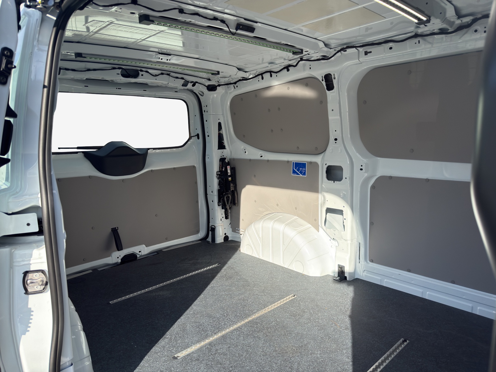 VW Transporter 2.0 TDI-image-11