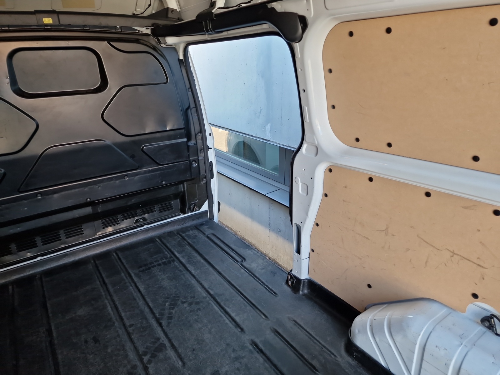 FORD Transit C Van 300 L2H2 2.0 TDCi 105 Trend-image-11