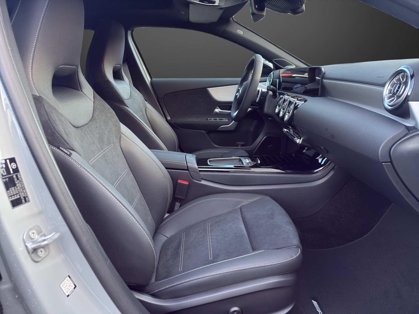 MERCEDES-BENZ A 200 7G-DCT Night Star-image-11