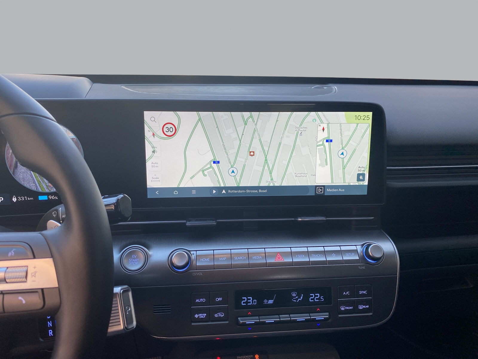 HYUNDAI Kona EV 65.4 kWh Amplia-image-13