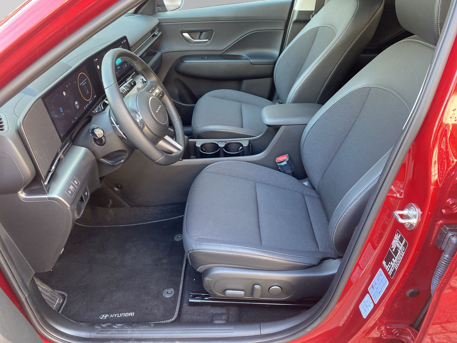 HYUNDAI Kona EV 65.4 kWh Amplia-image-4