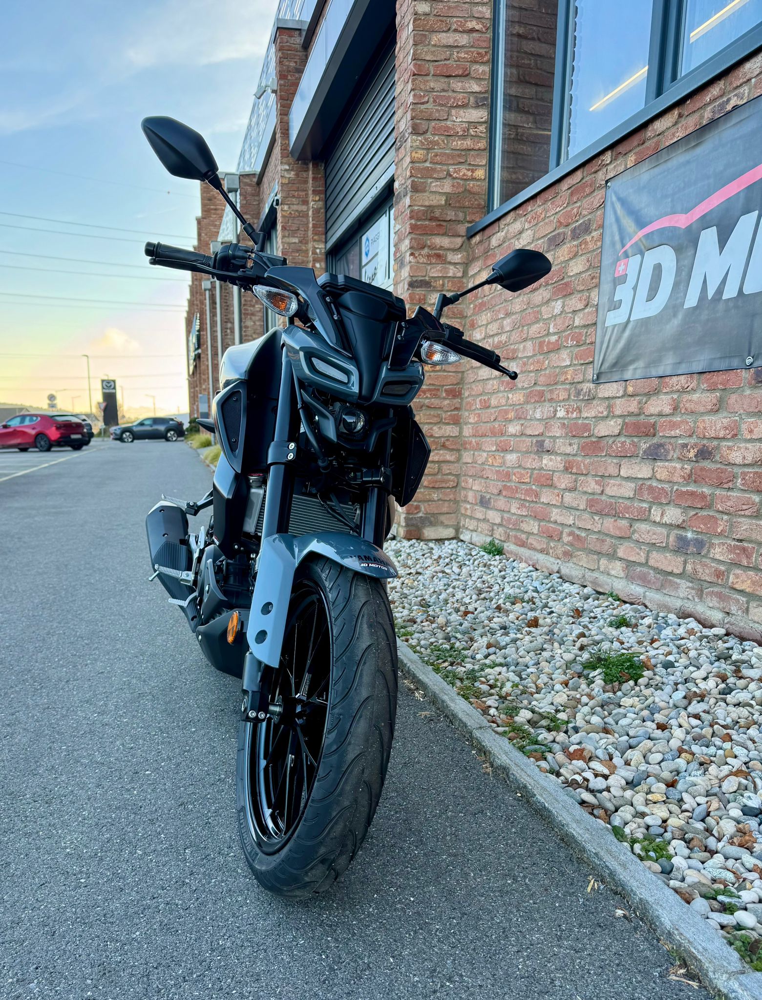 YAMAHA MT-125 ABS-showroom-element-3