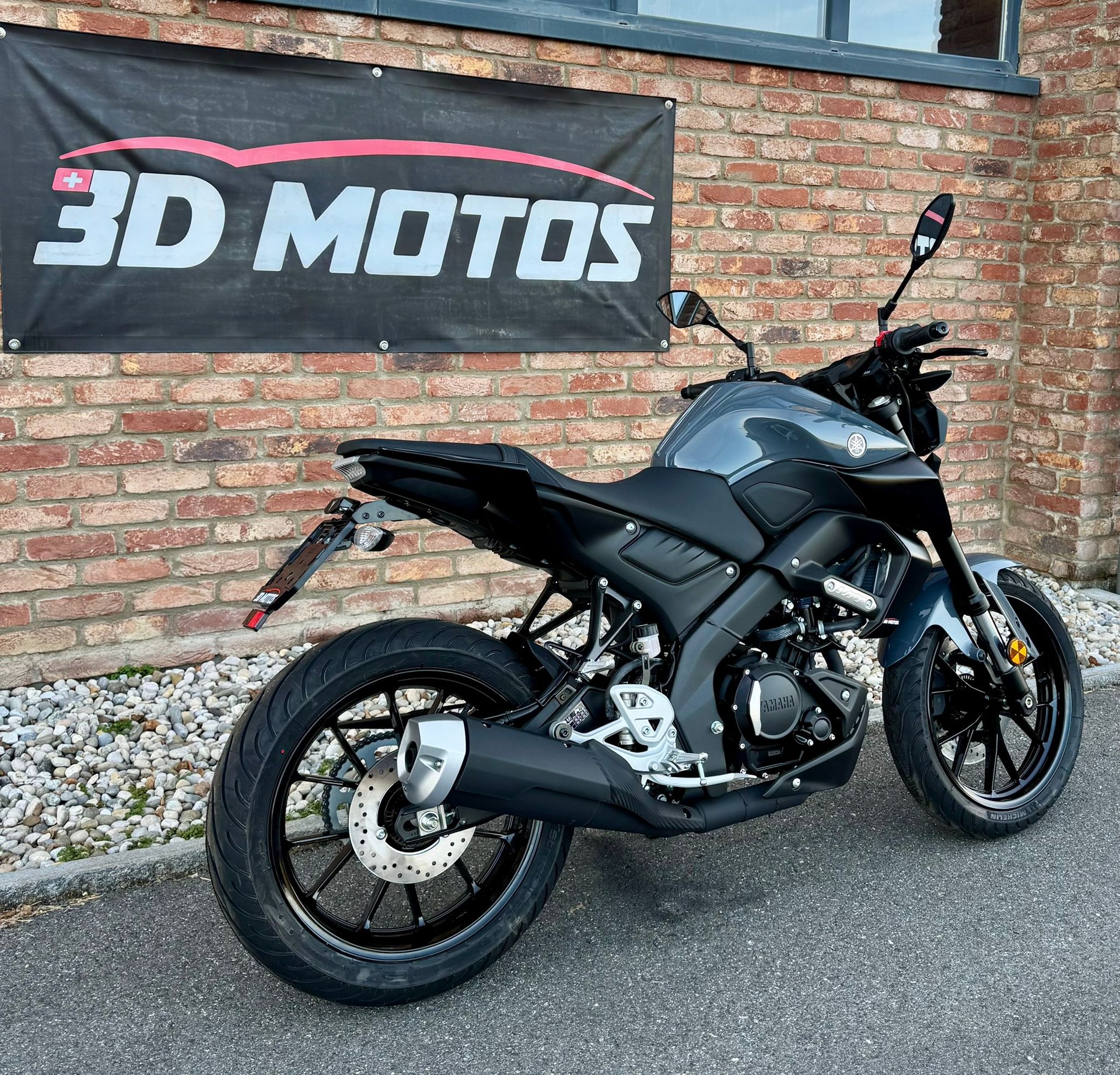 YAMAHA MT-125 ABS-showroom-element-1