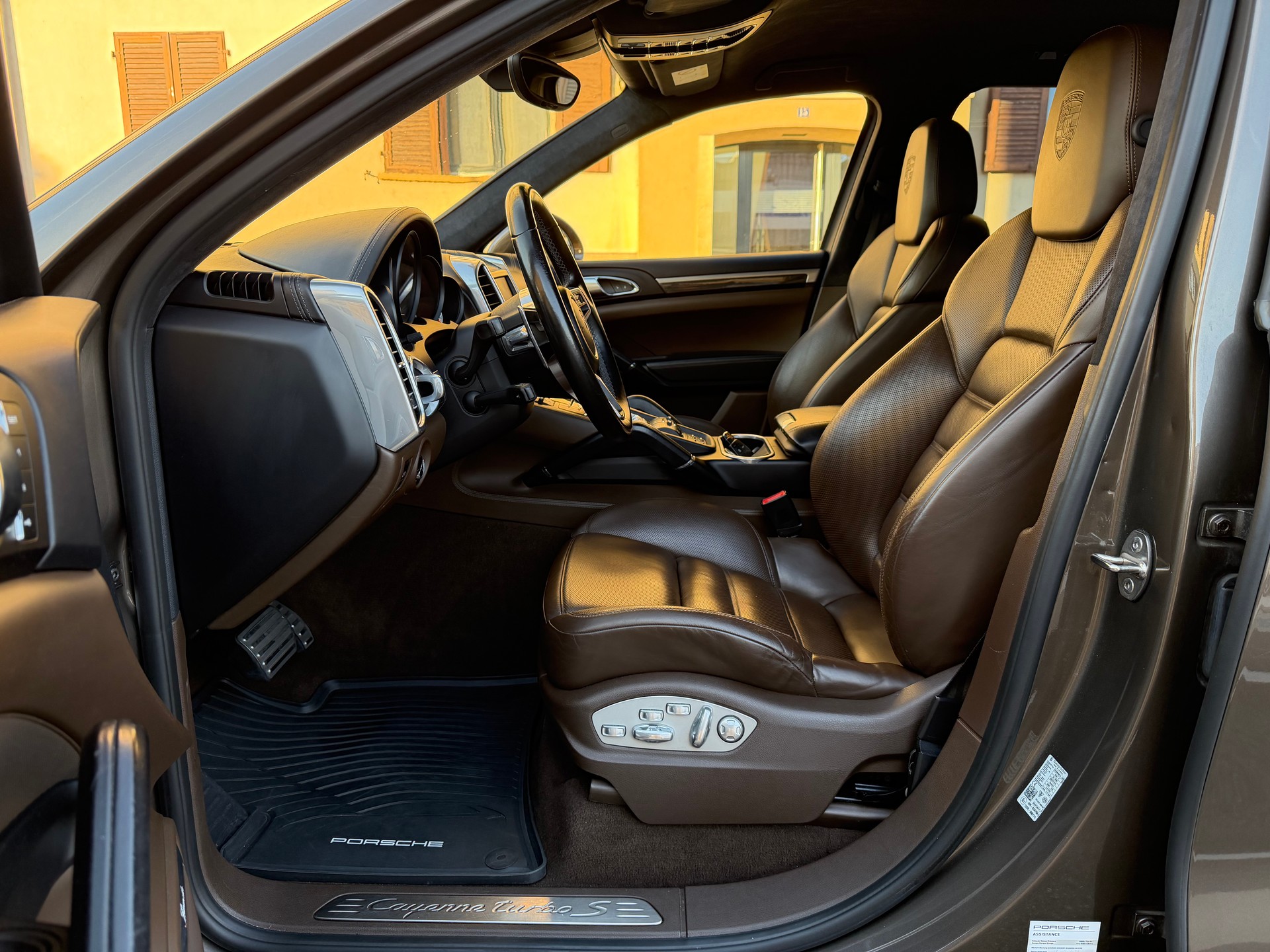 PORSCHE Cayenne Turbo S-image-11