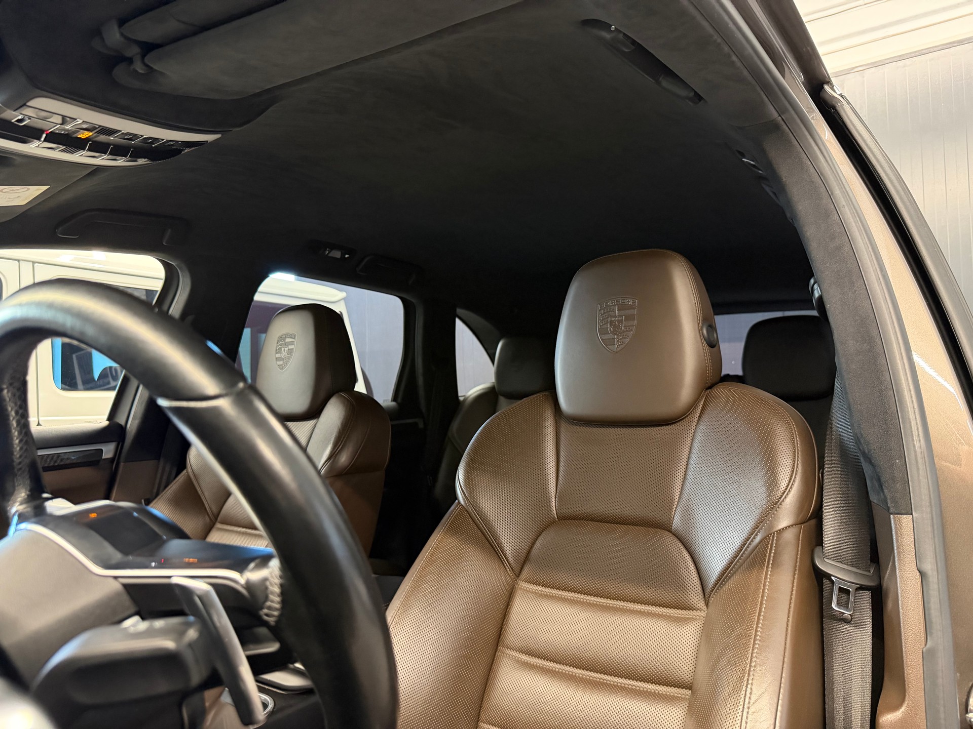 PORSCHE Cayenne Turbo S-image-12