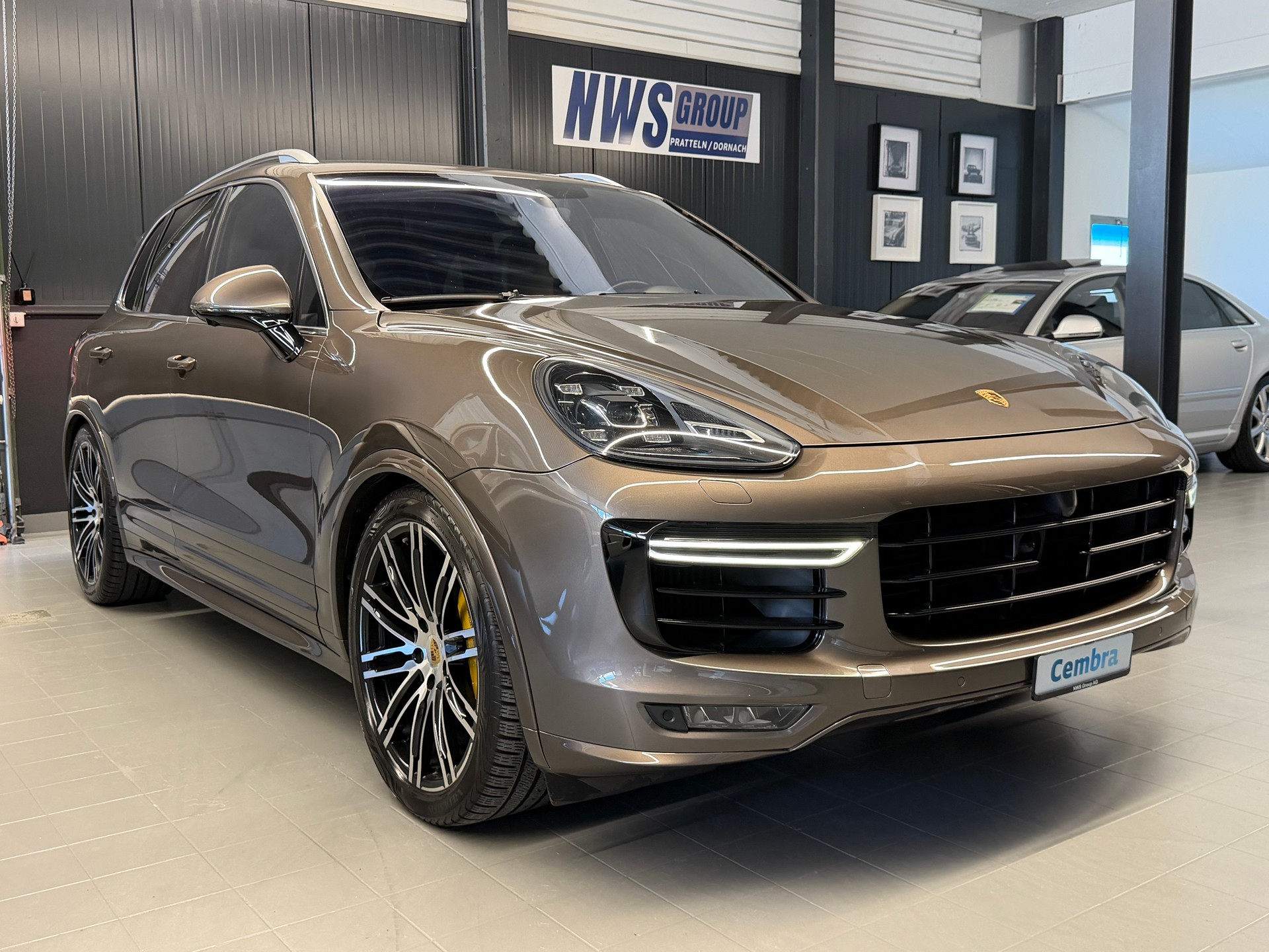 PORSCHE Cayenne Turbo S-image-0