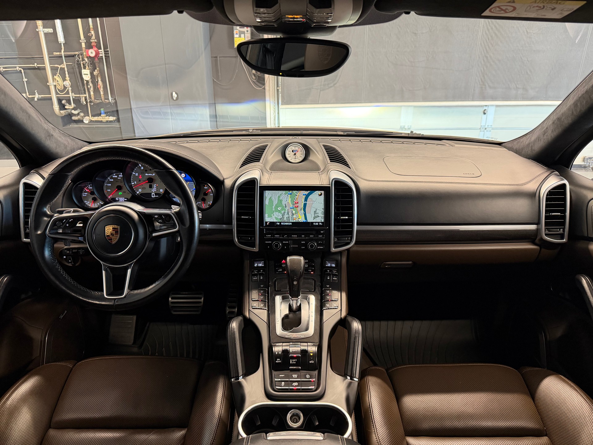 PORSCHE Cayenne Turbo S-image-17