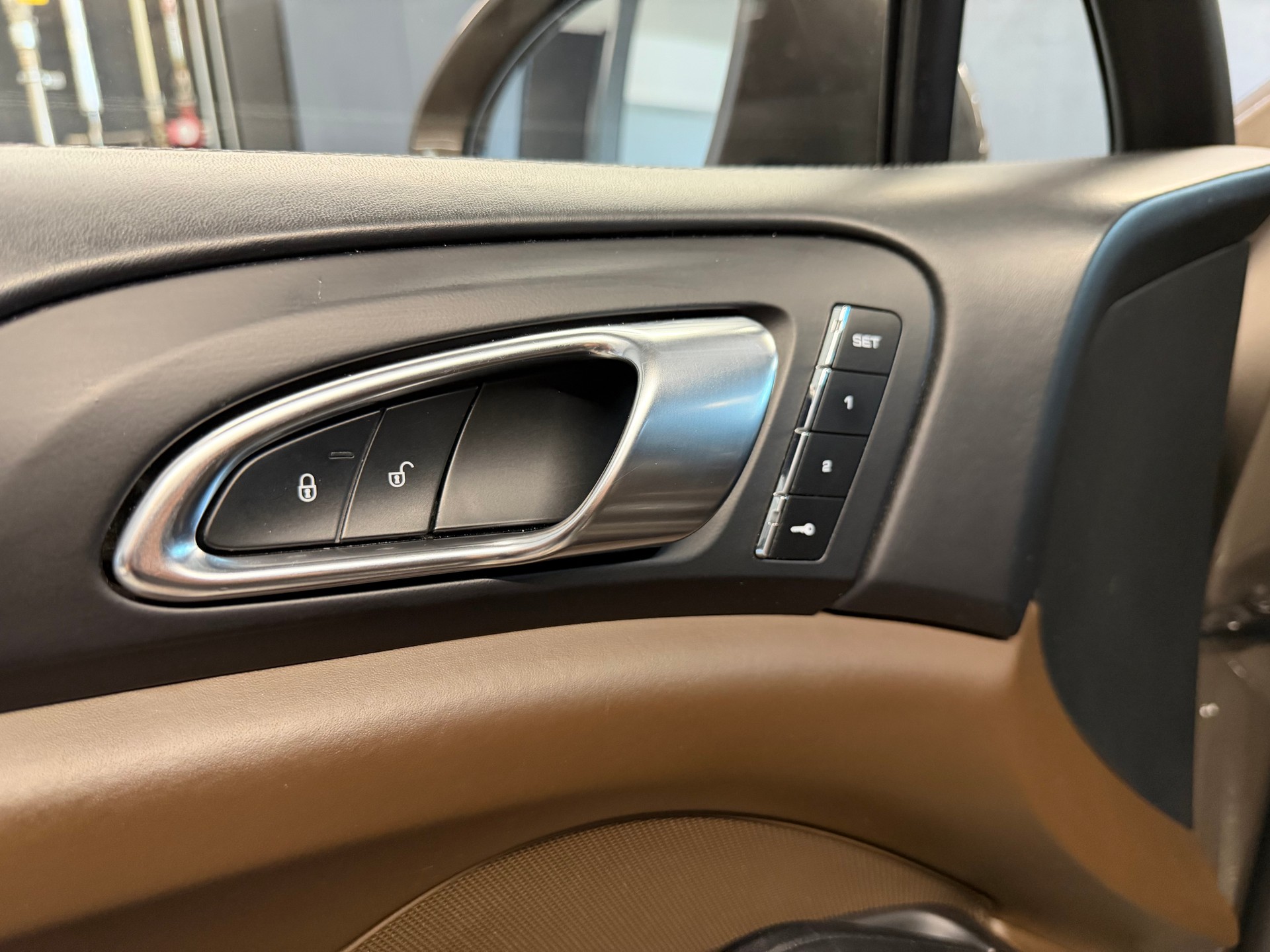 PORSCHE Cayenne Turbo S-image-14