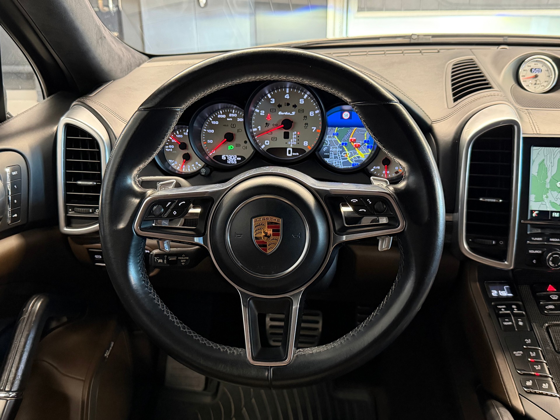 PORSCHE Cayenne Turbo S-image-25