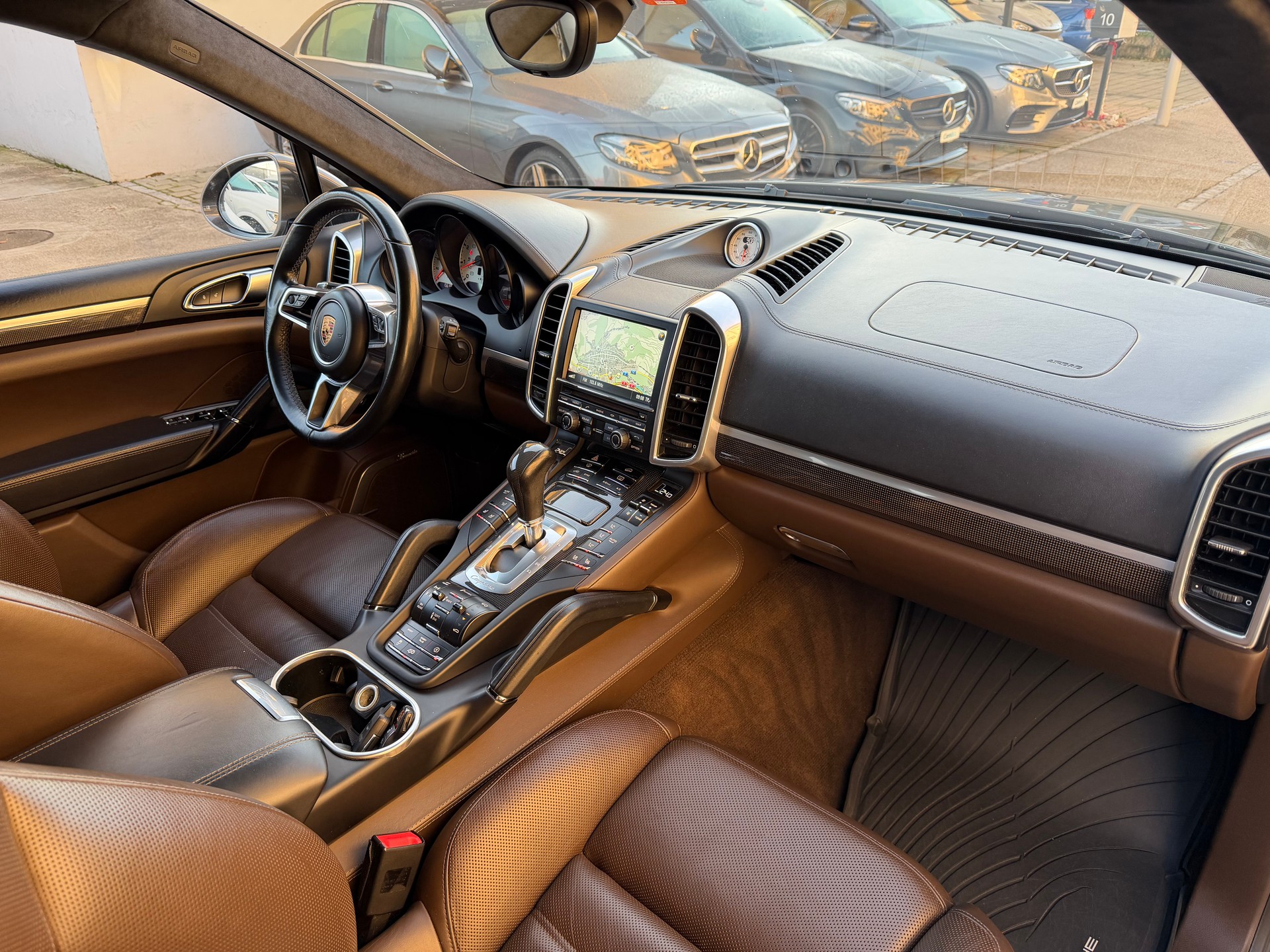 PORSCHE Cayenne Turbo S-image-14