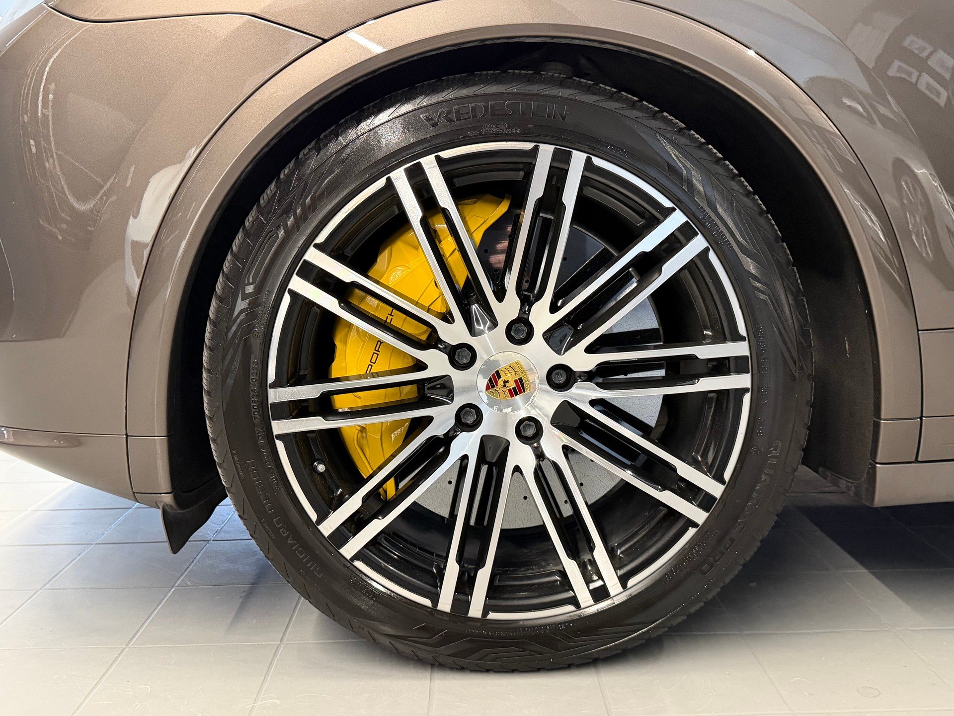 PORSCHE Cayenne Turbo S-image-7