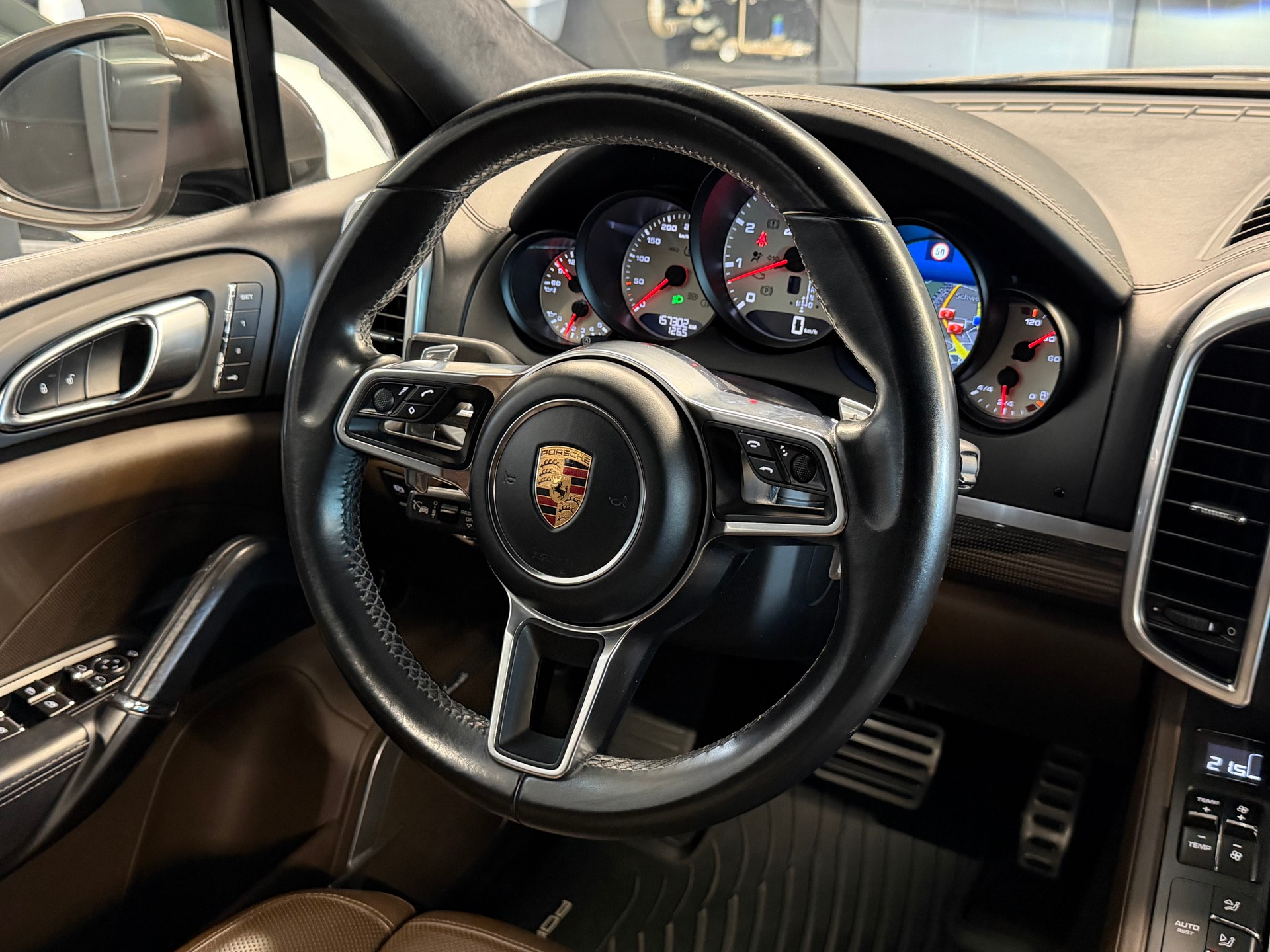 PORSCHE Cayenne Turbo S-image-24
