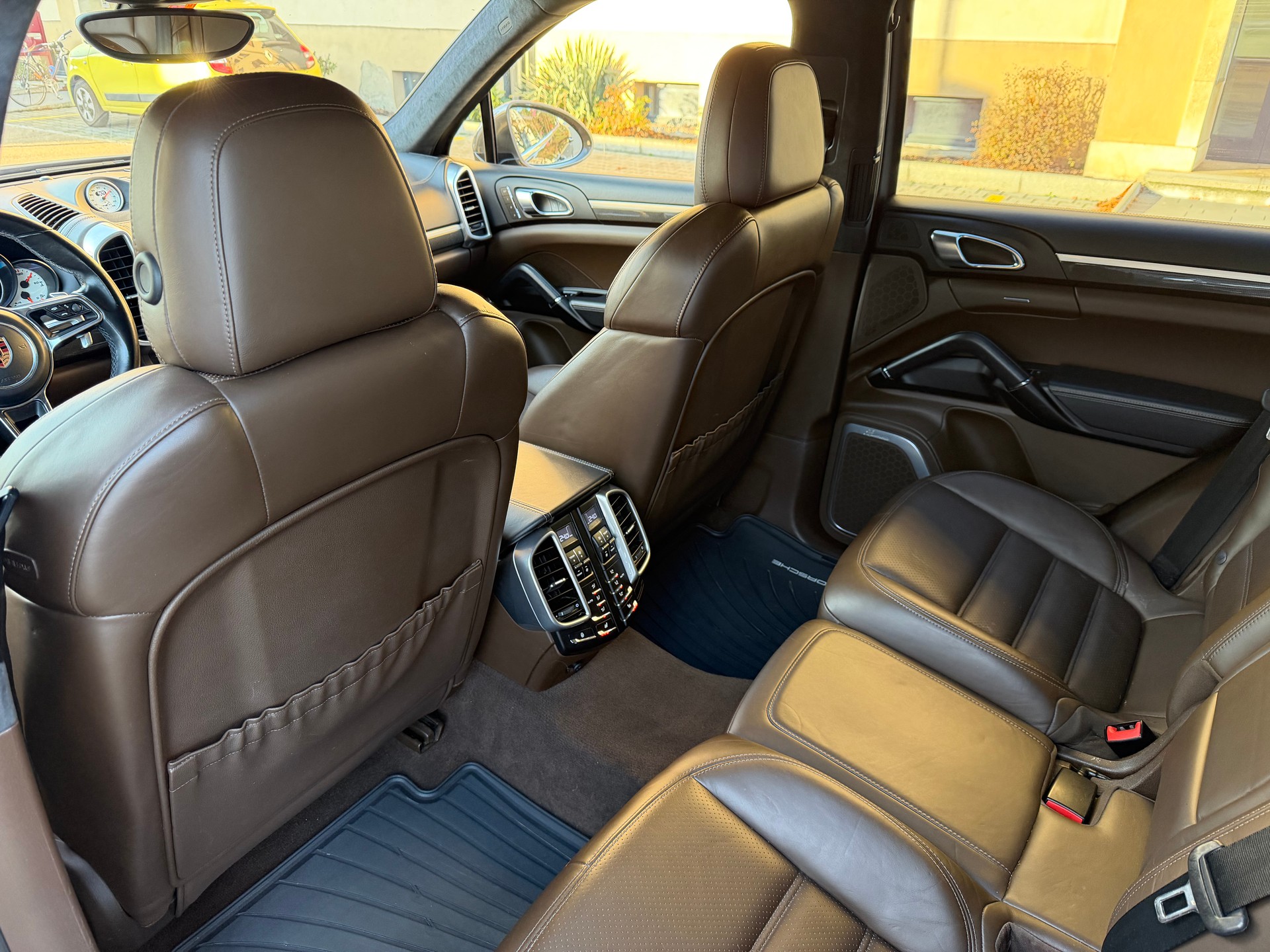 PORSCHE Cayenne Turbo S-image-28