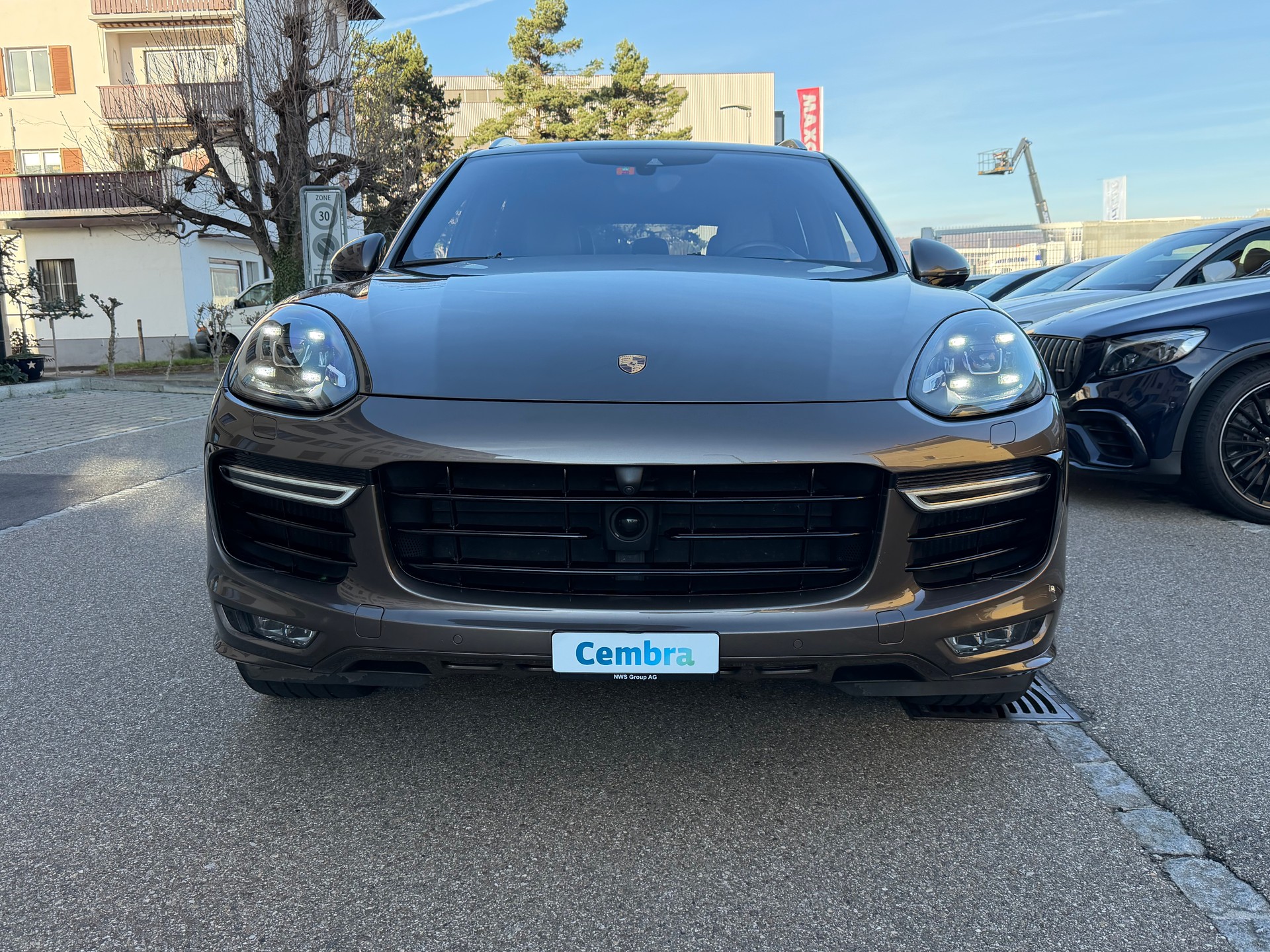 PORSCHE Cayenne Turbo S-showroom-element-2