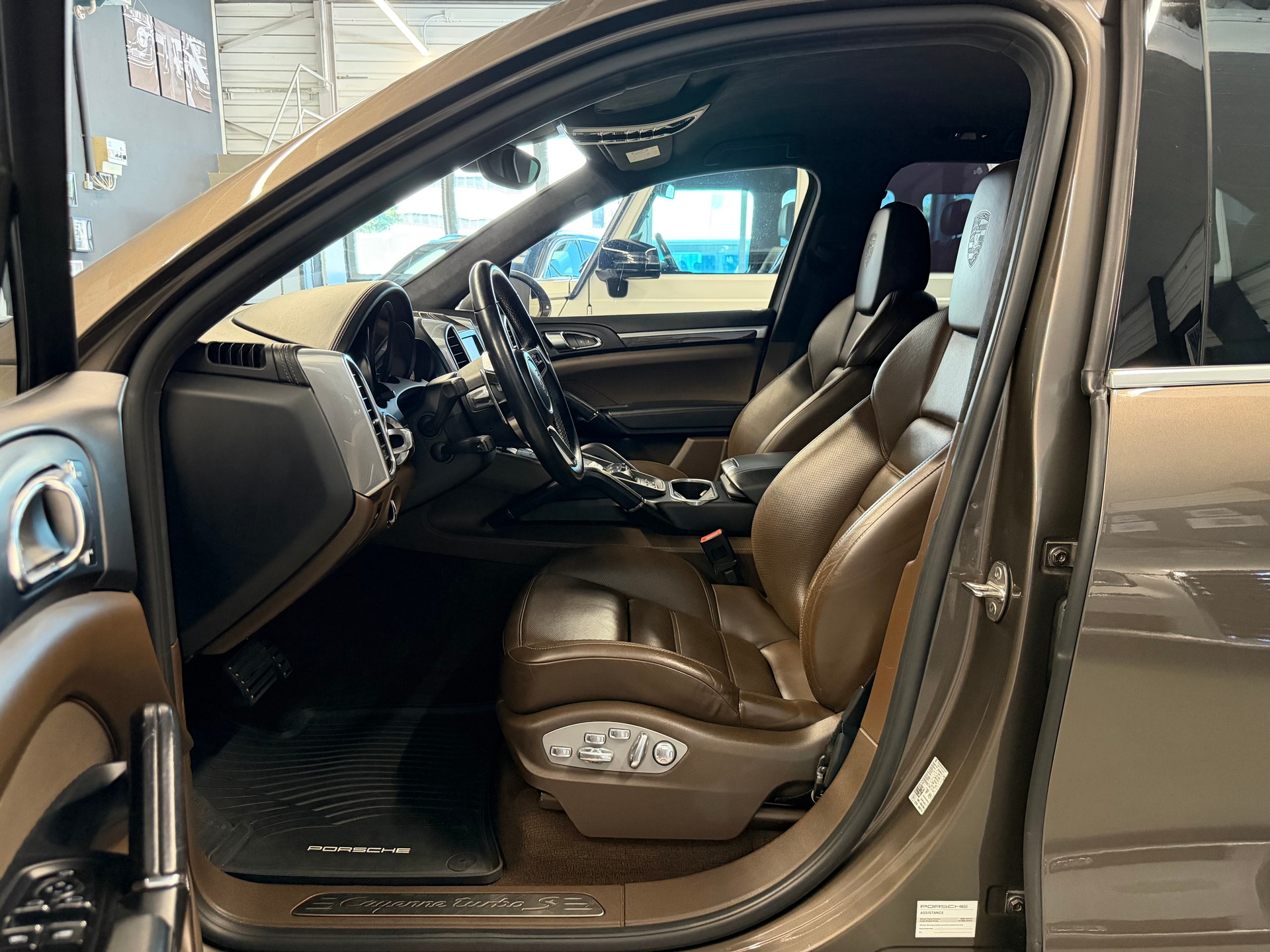 PORSCHE Cayenne Turbo S-image-9
