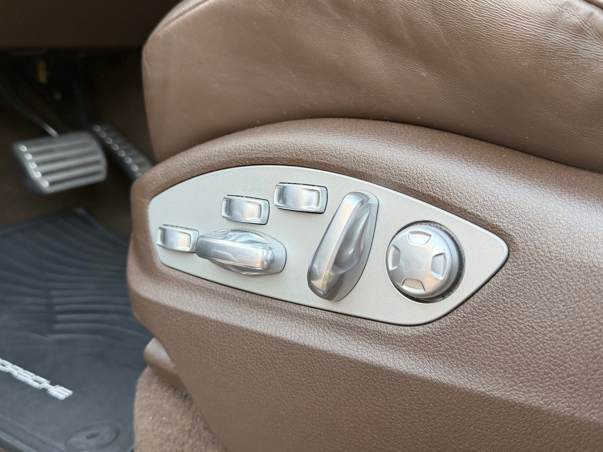 PORSCHE Cayenne Turbo S-image-15