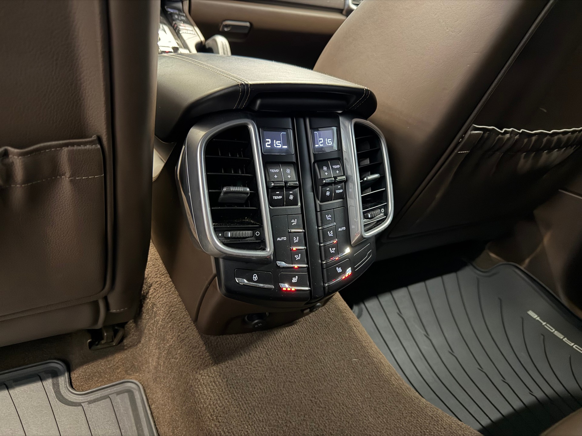 PORSCHE Cayenne Turbo S-image-29