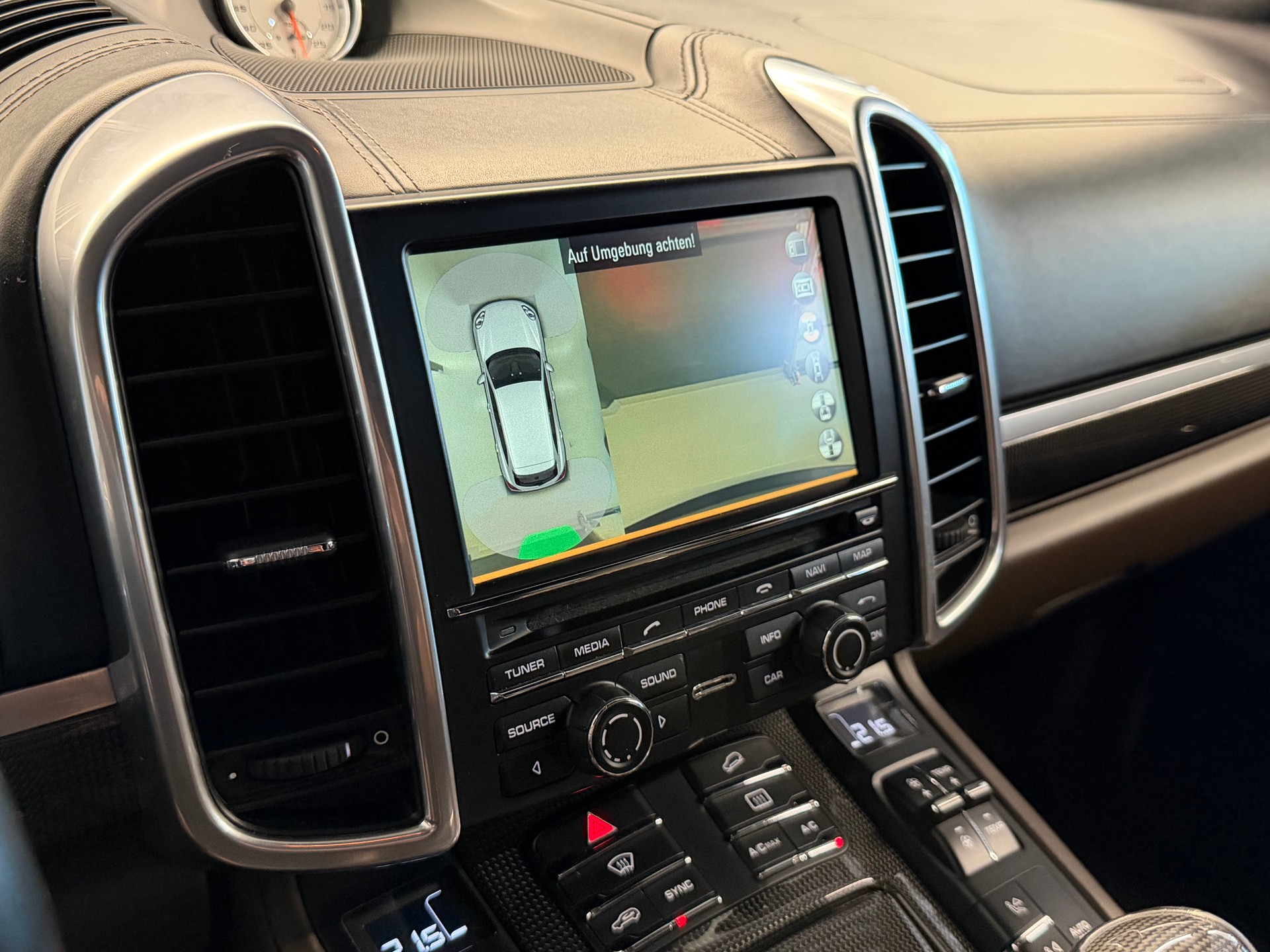 PORSCHE Cayenne Turbo S-image-21