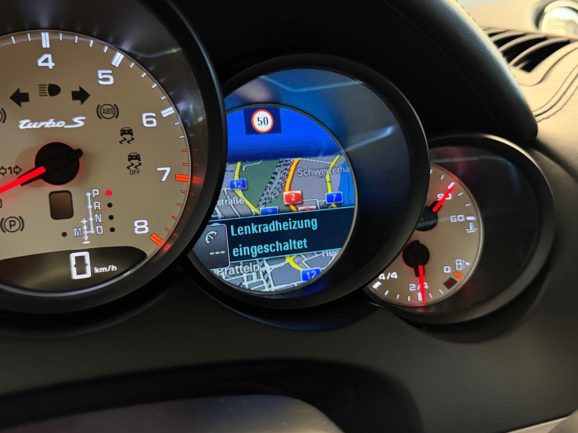 PORSCHE Cayenne Turbo S-image-23