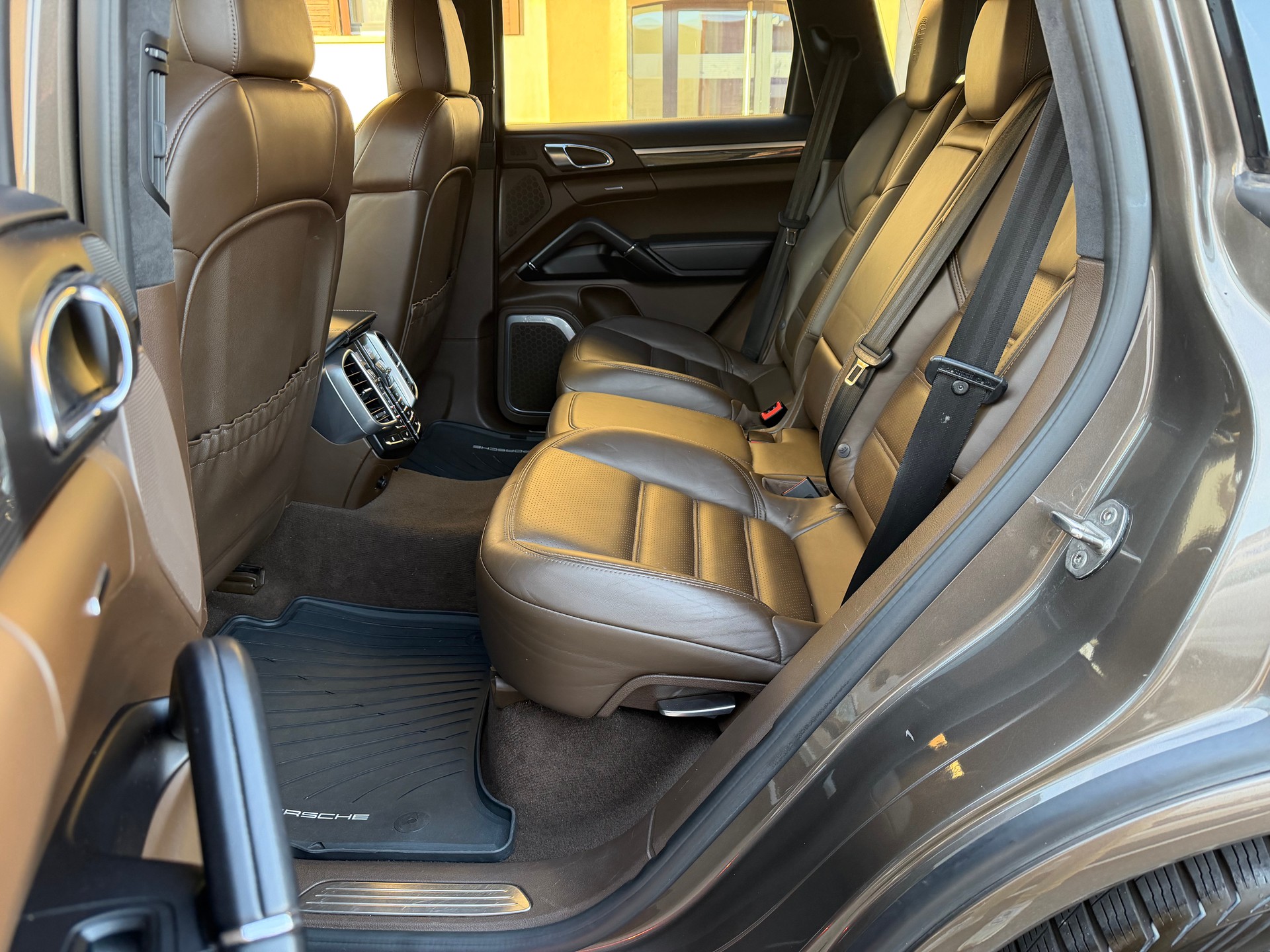 PORSCHE Cayenne Turbo S-image-27