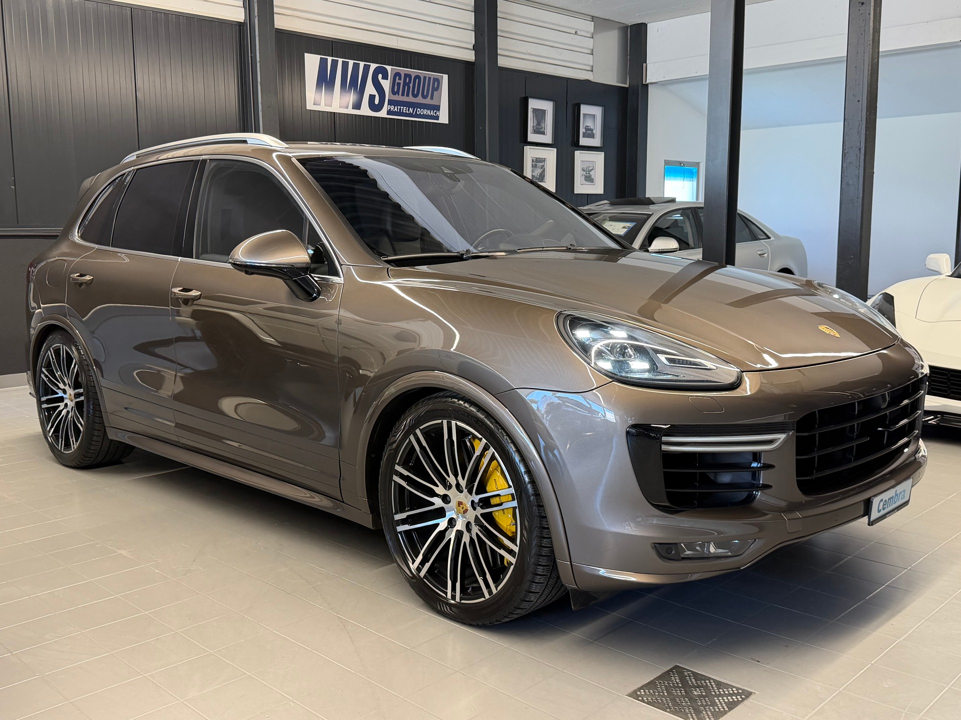 PORSCHE Cayenne Turbo S-image-1
