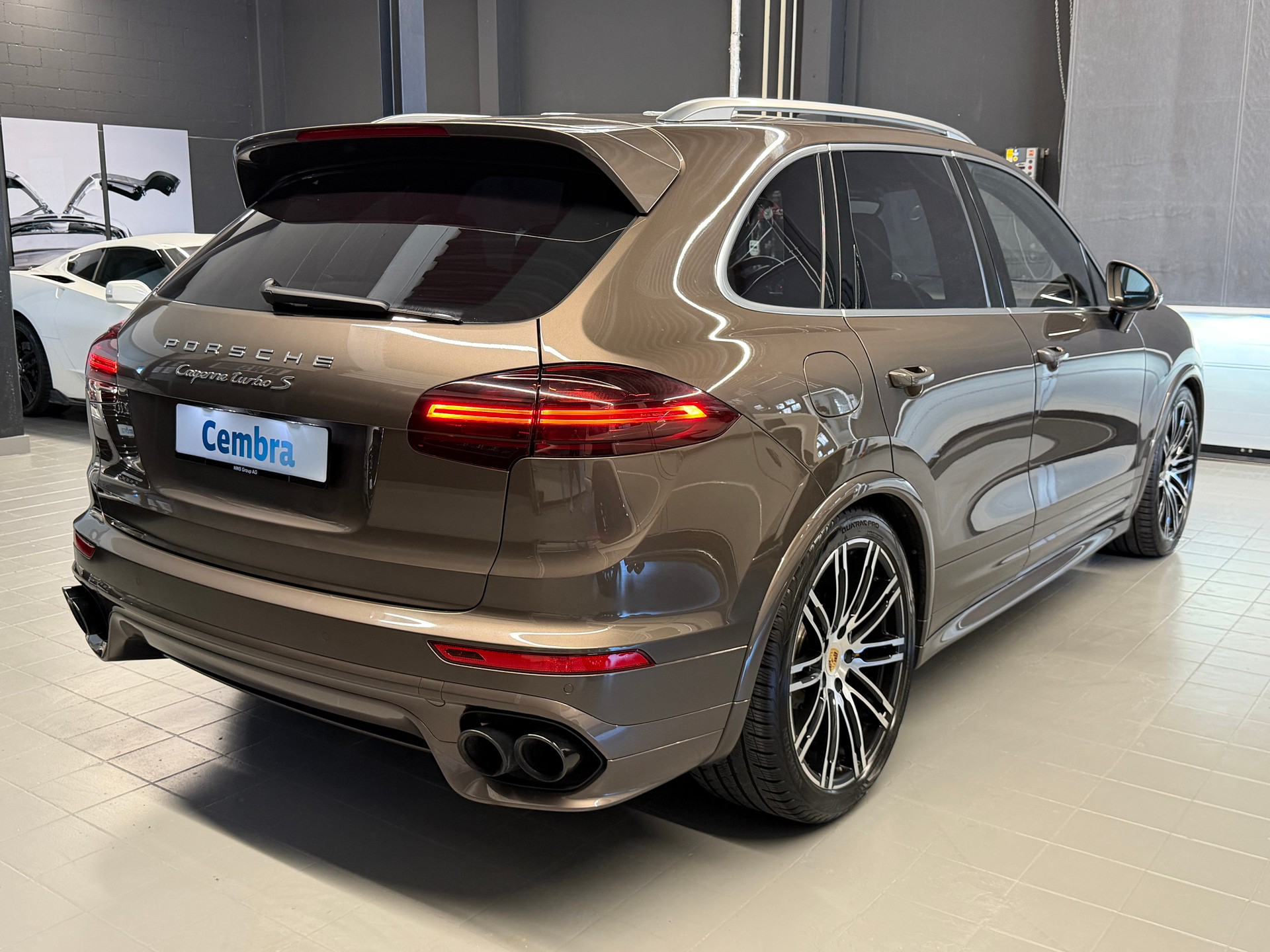 PORSCHE Cayenne Turbo S-image-6