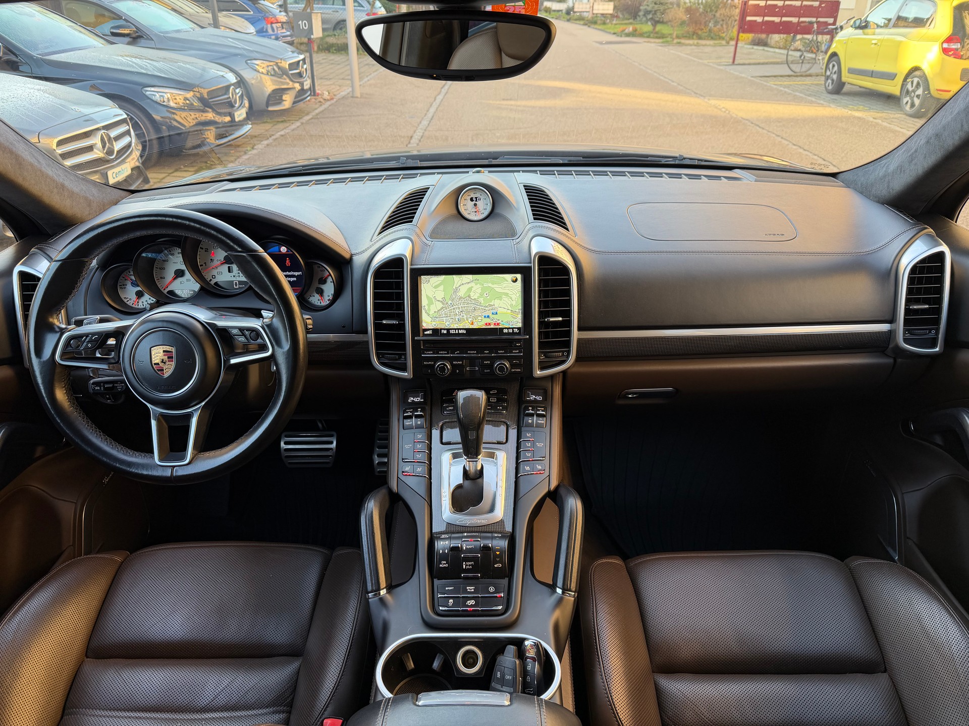 PORSCHE Cayenne Turbo S-image-19