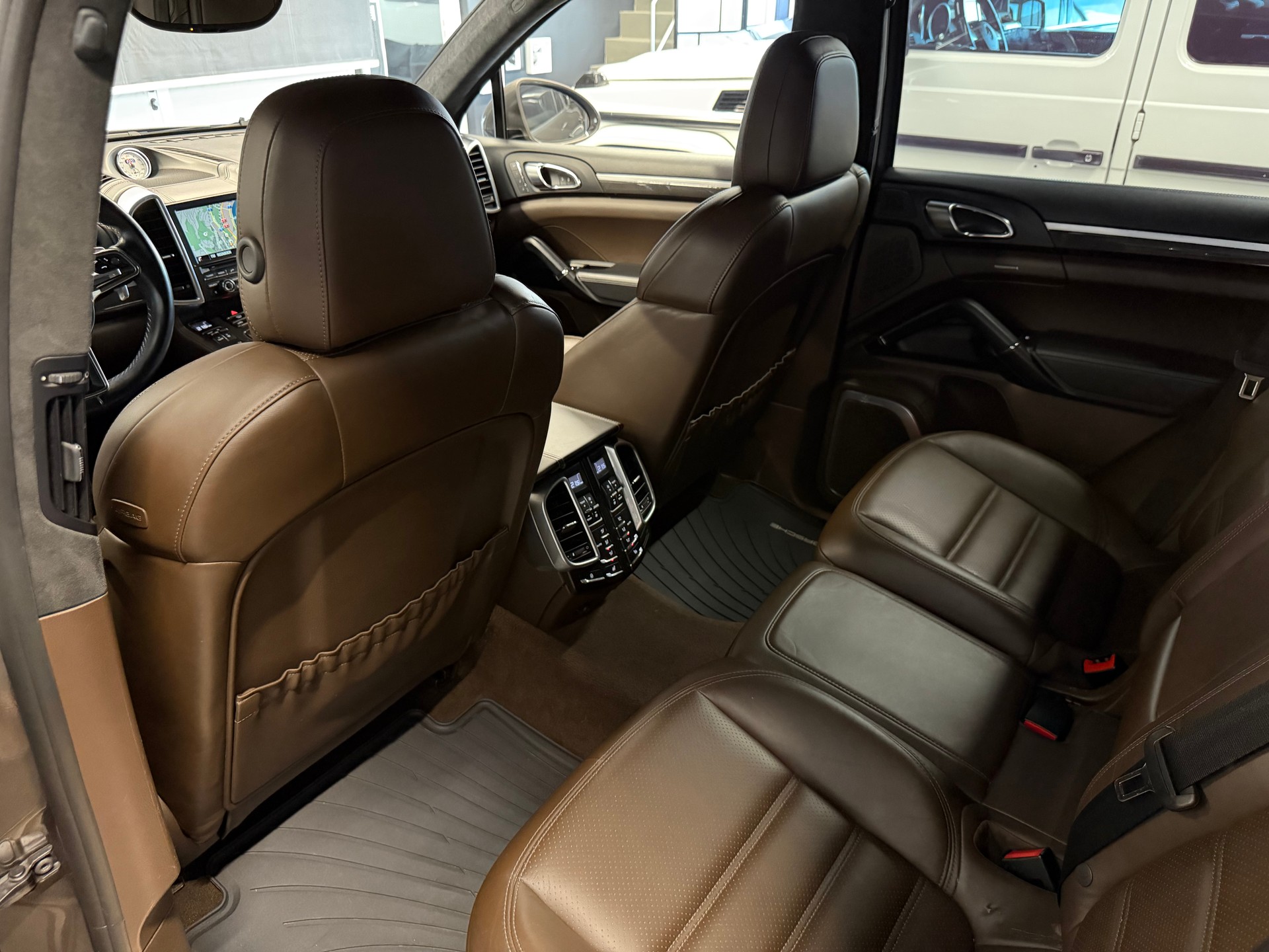 PORSCHE Cayenne Turbo S-image-27