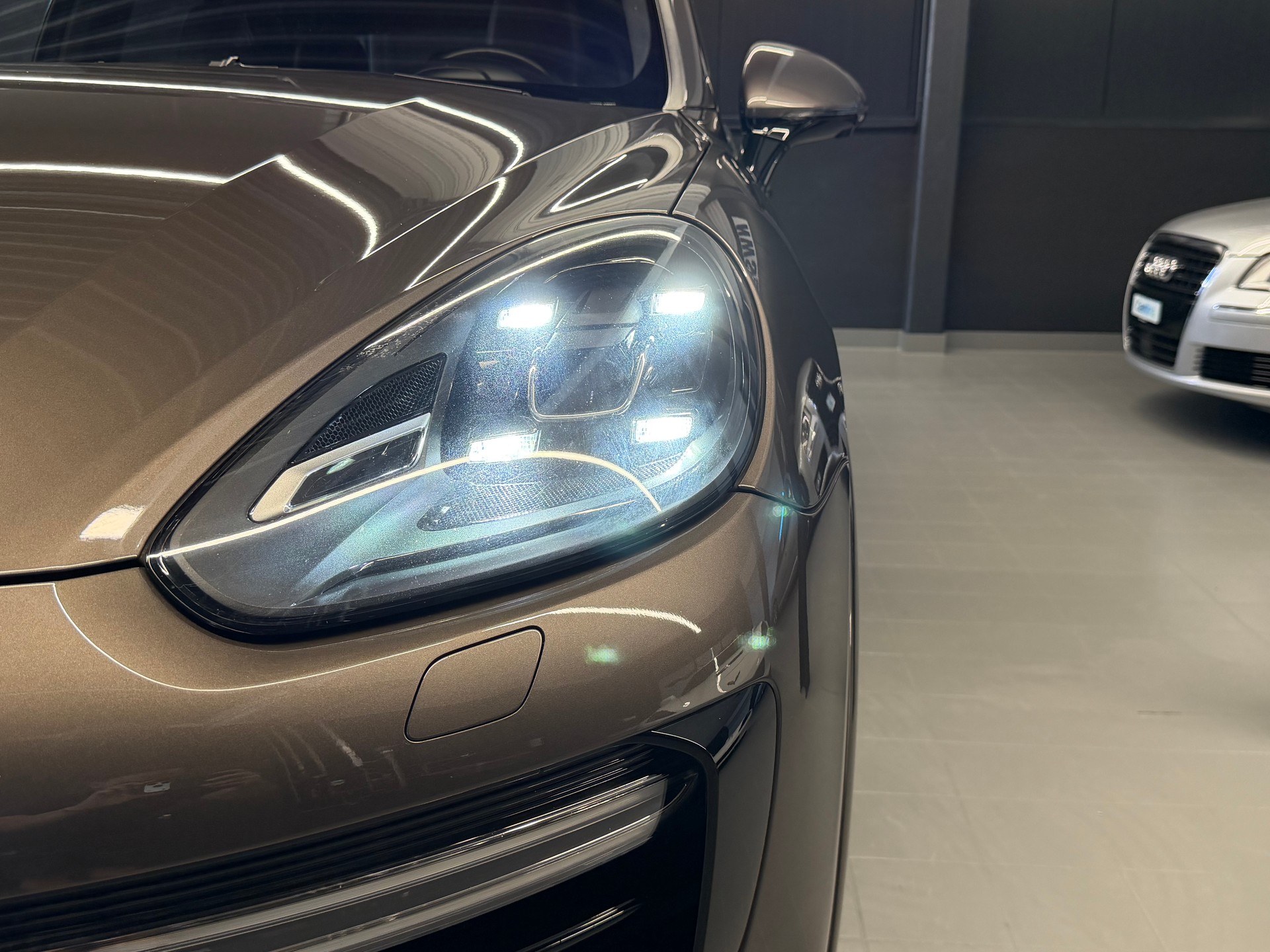 PORSCHE Cayenne Turbo S-image-8