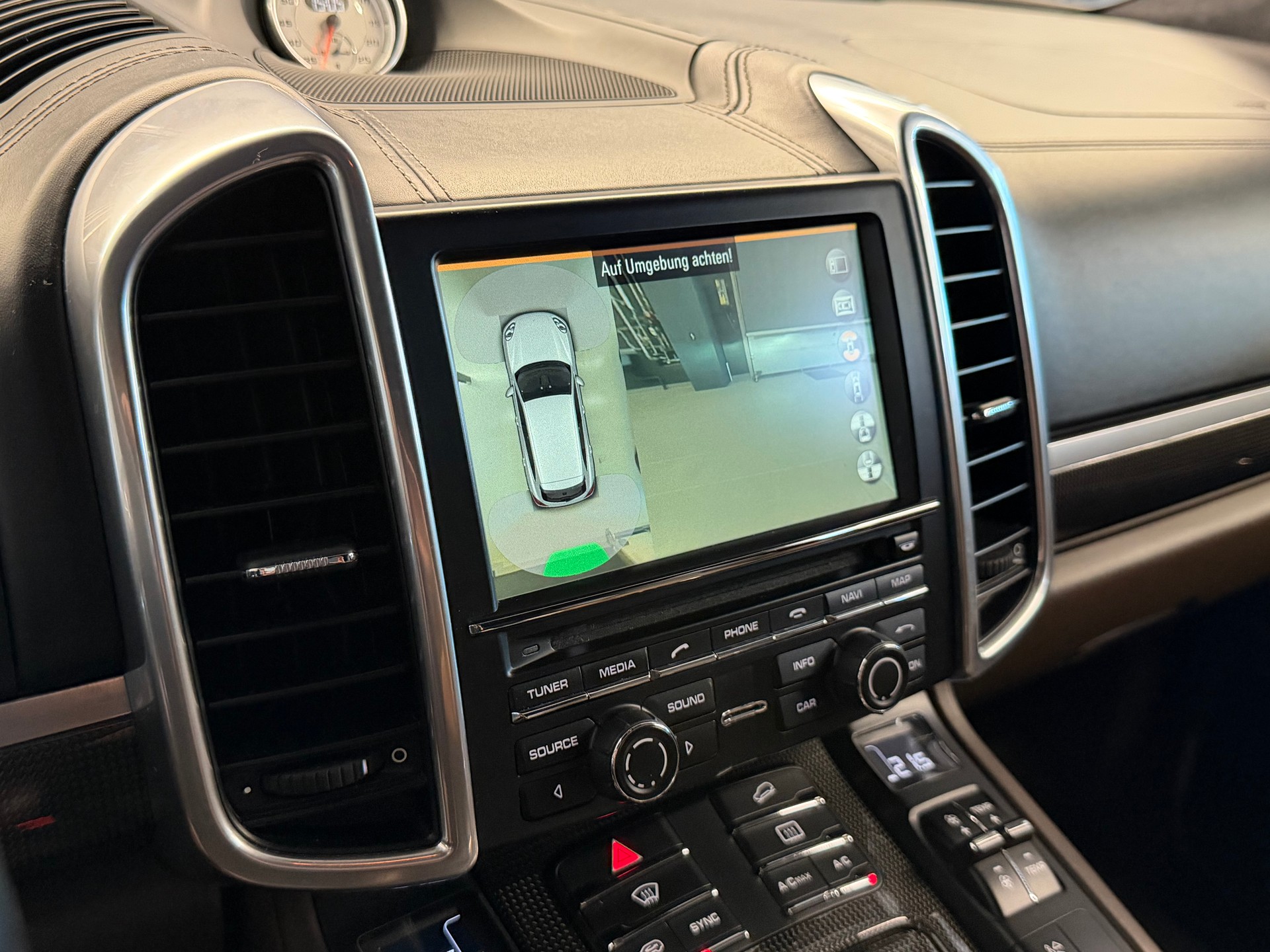PORSCHE Cayenne Turbo S-image-22