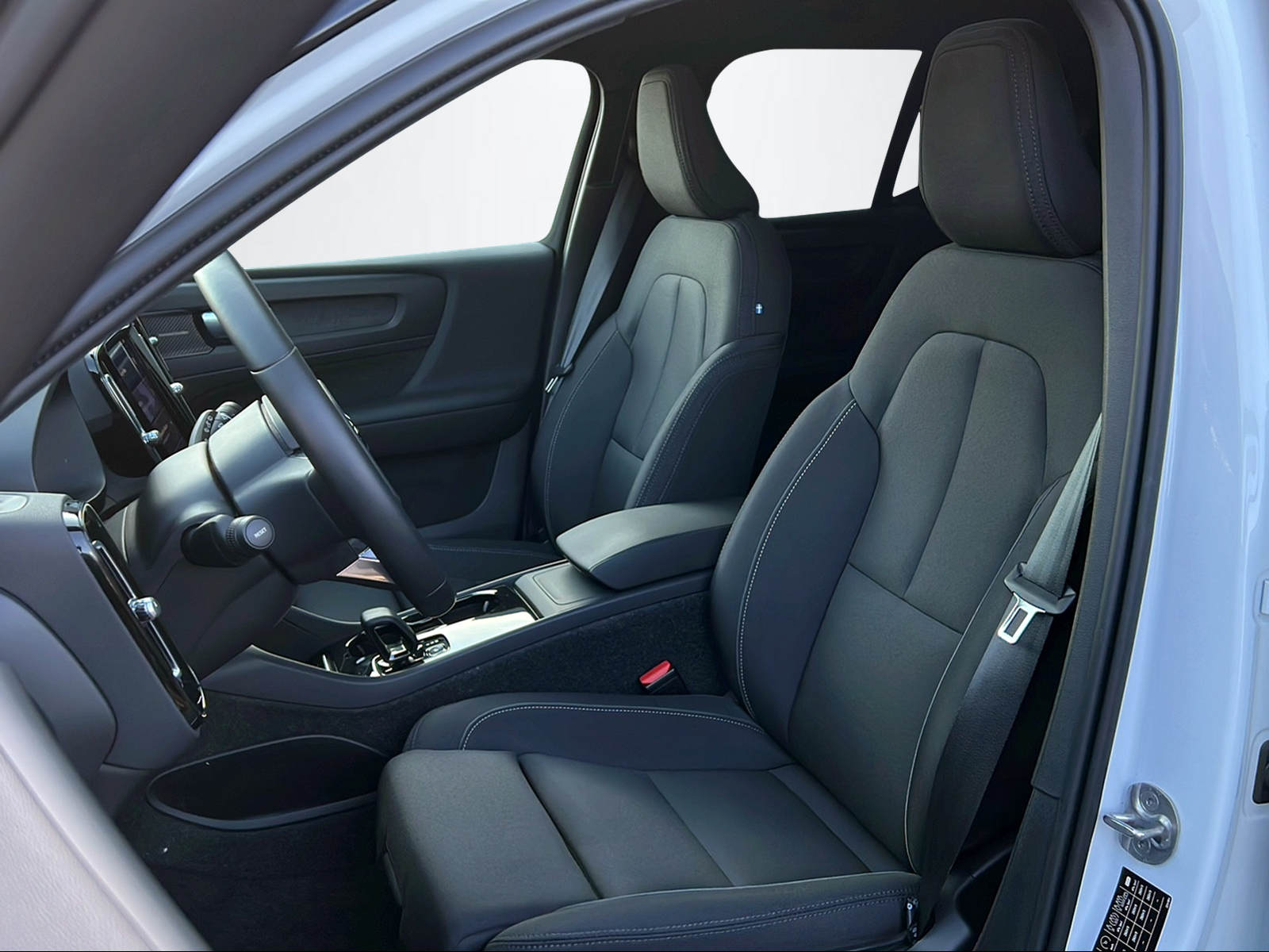 VOLVO XC40 P8 Twin Ultimate AWD-image-14
