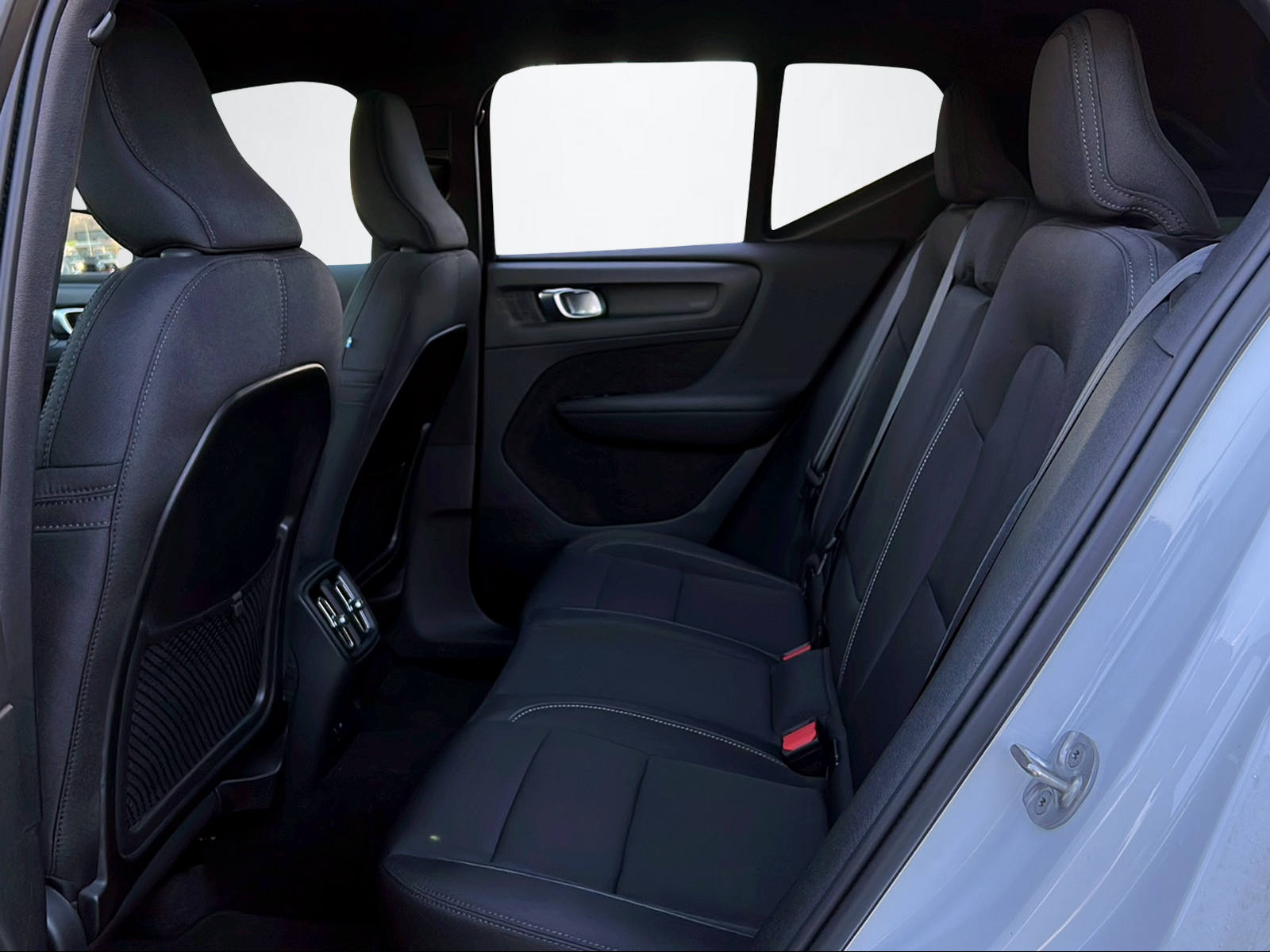 VOLVO XC40 P8 Twin Ultimate AWD-image-10