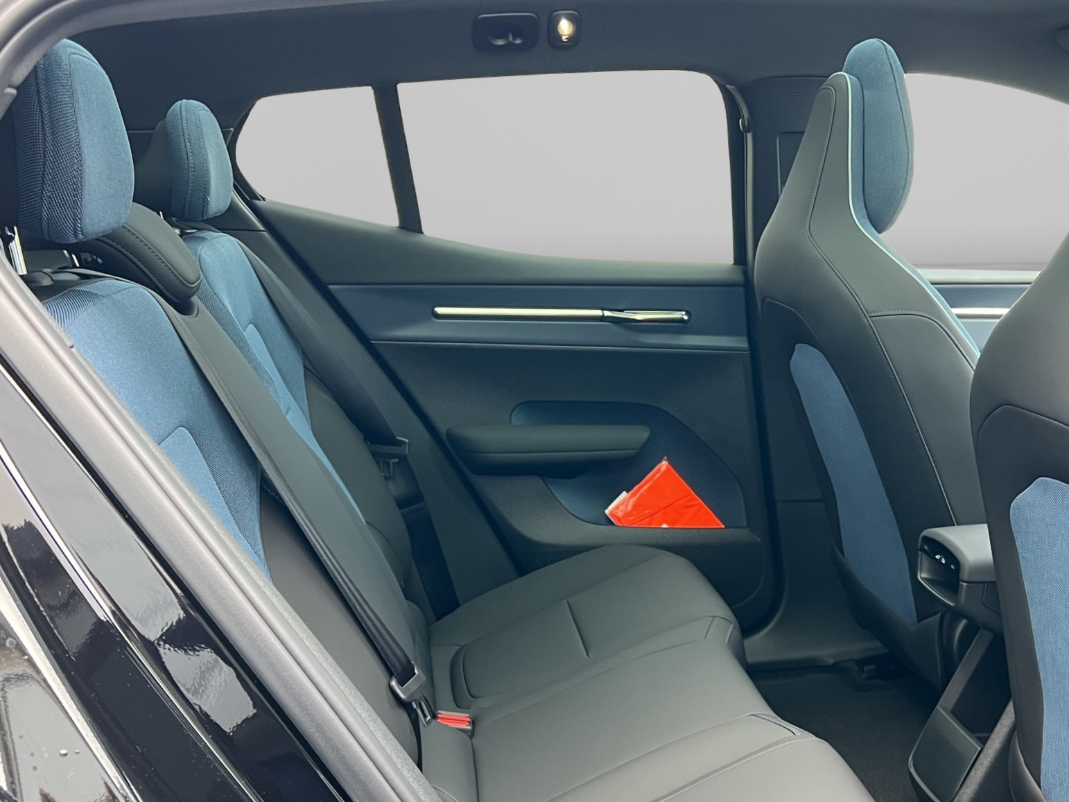 VOLVO EX30 E60 Twin Ultra Performance AWD-image-13