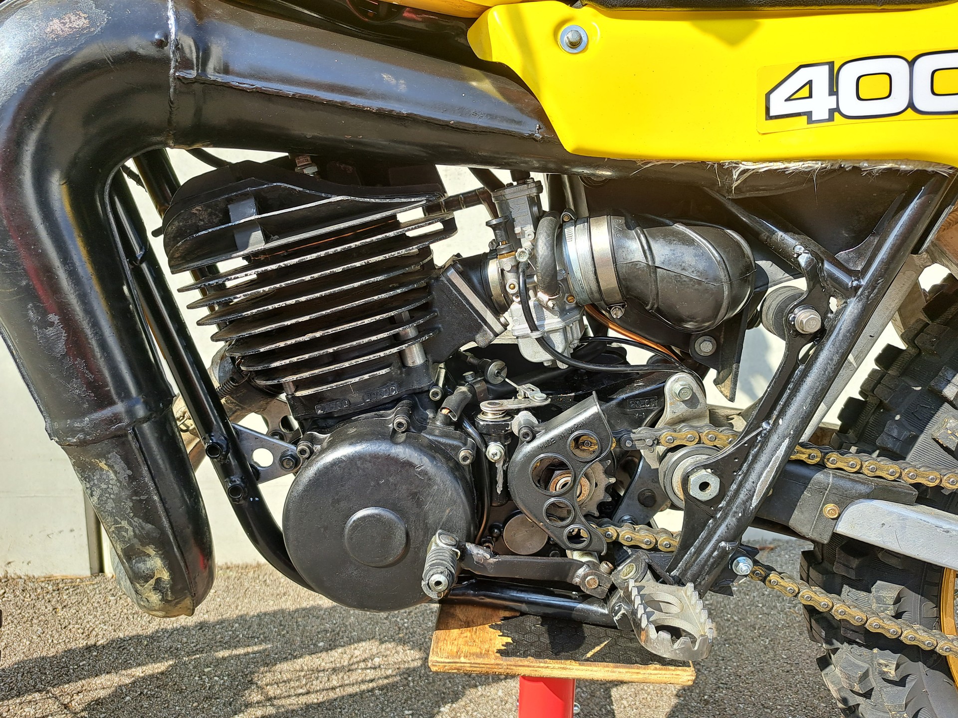 YAMAHA YZ 400-image-12