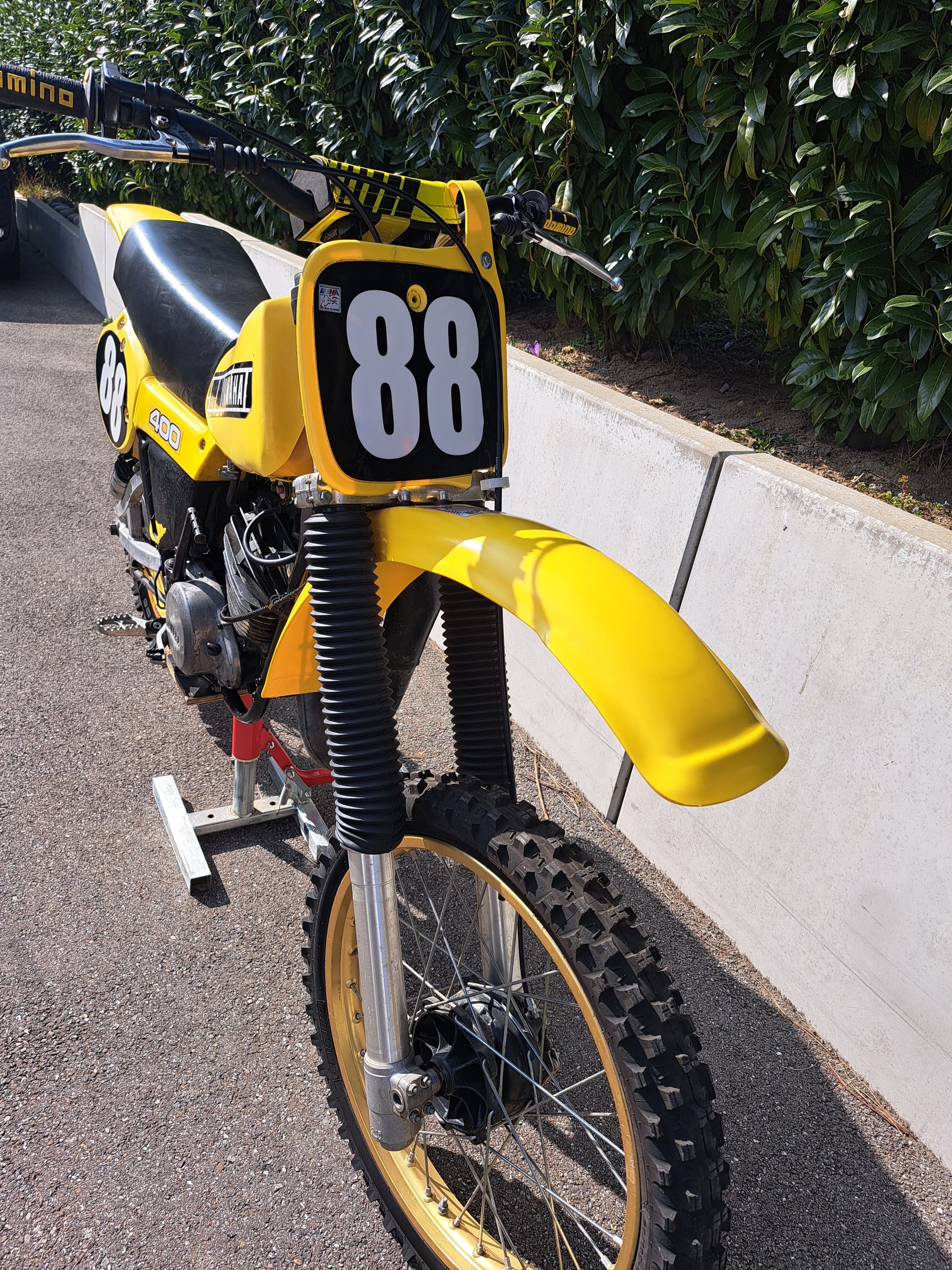 YAMAHA YZ 400-image-2