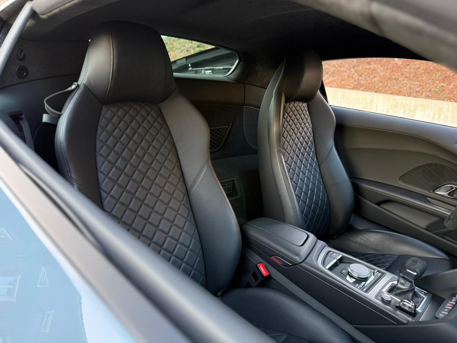 AUDI R8 Coupé performance RWD S-Tronic-image-12