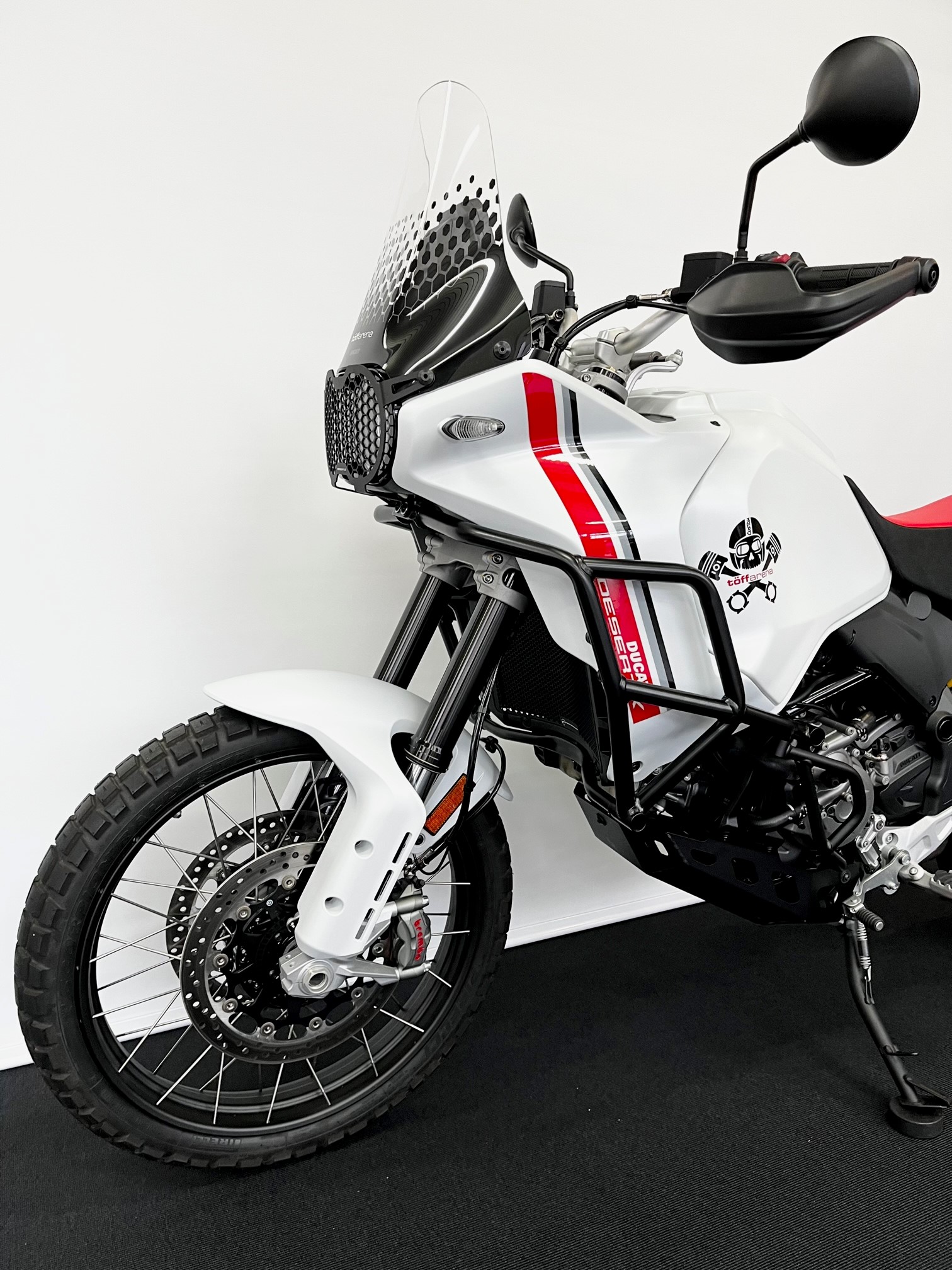 DUCATI Desert X-showroom-element-2