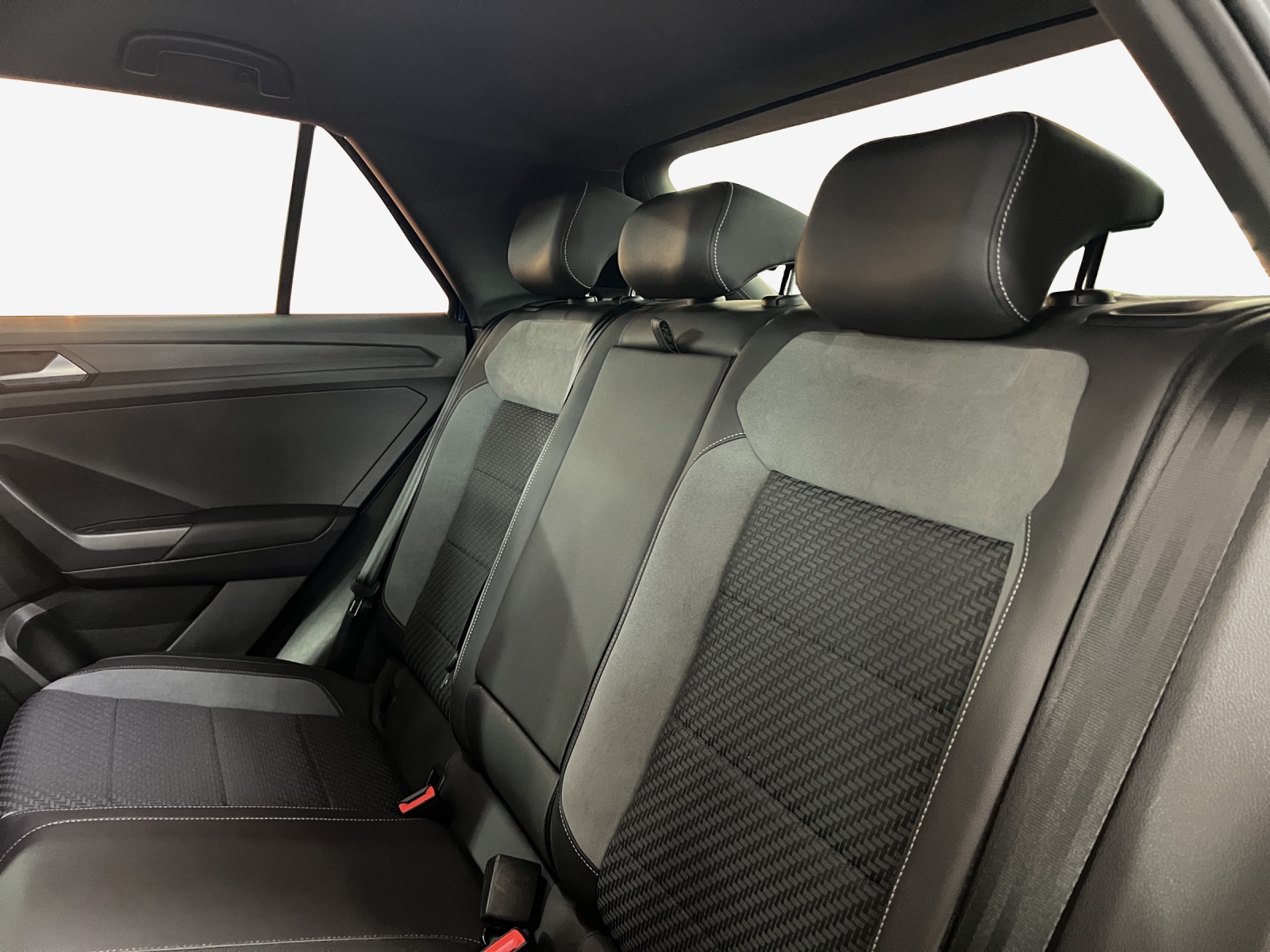 VW T-Roc 2.0 TSI Sport DSG 4Motion-image-11