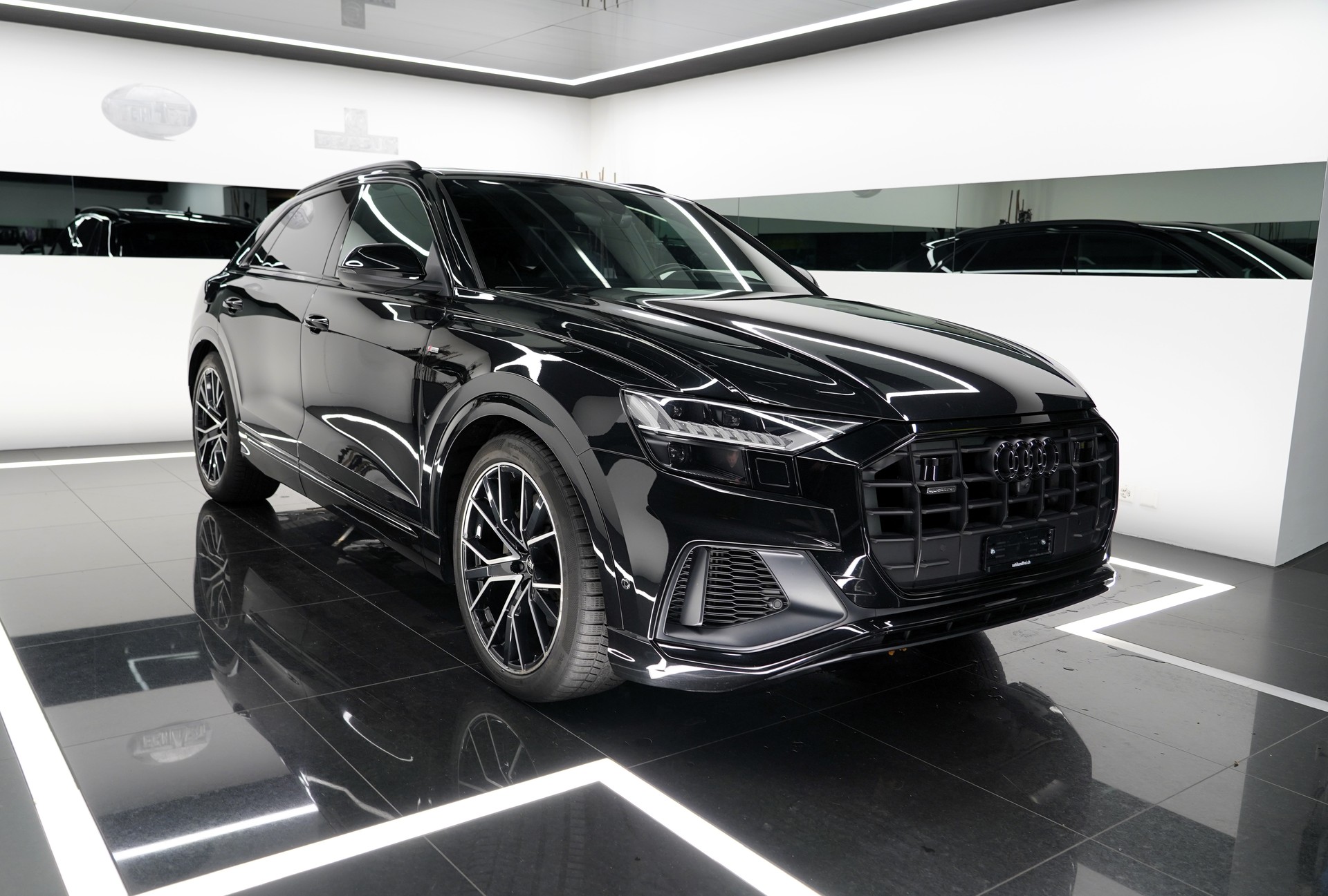AUDI Q8 55 TFSI quattro-image-1