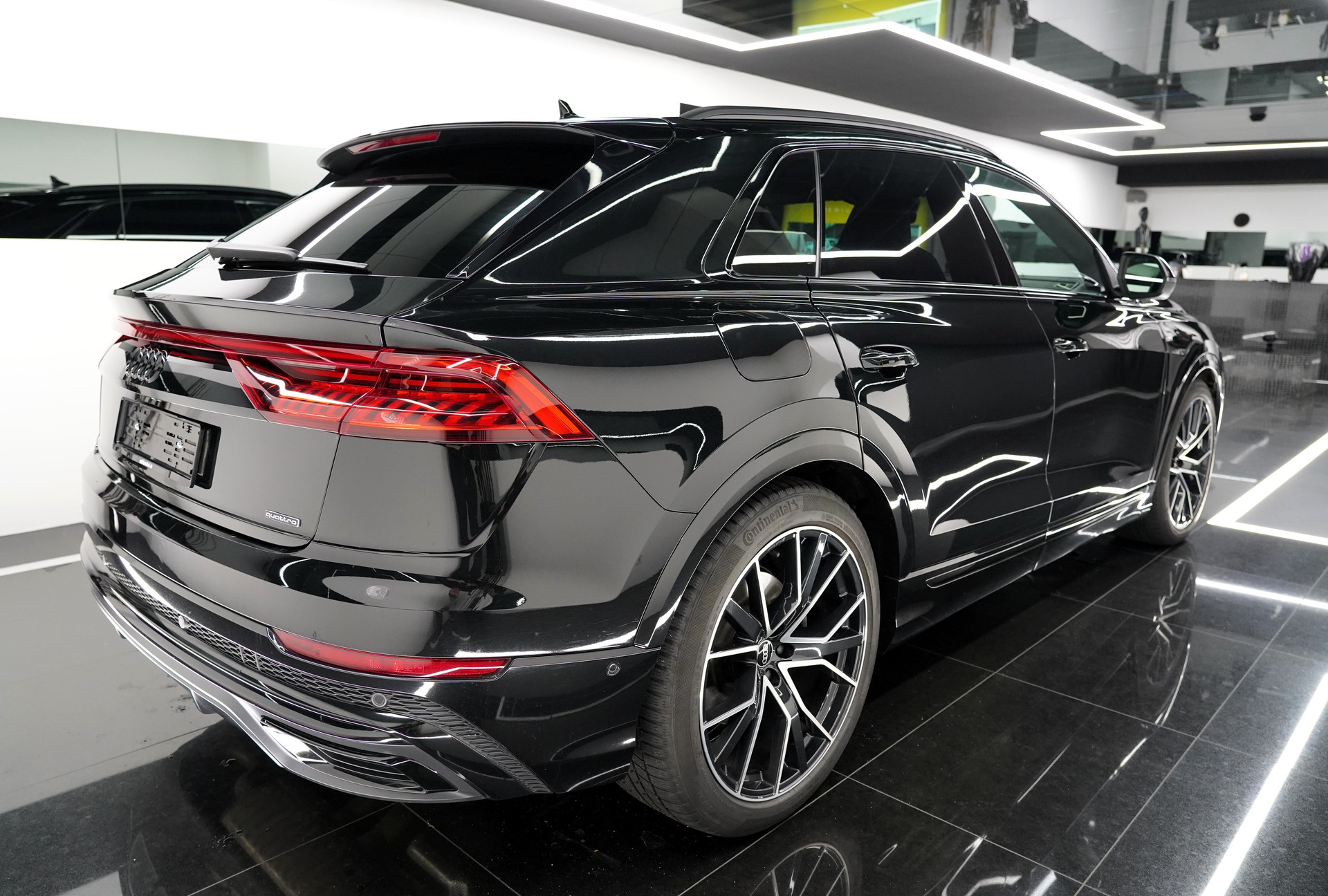 AUDI Q8 55 TFSI quattro-image-3
