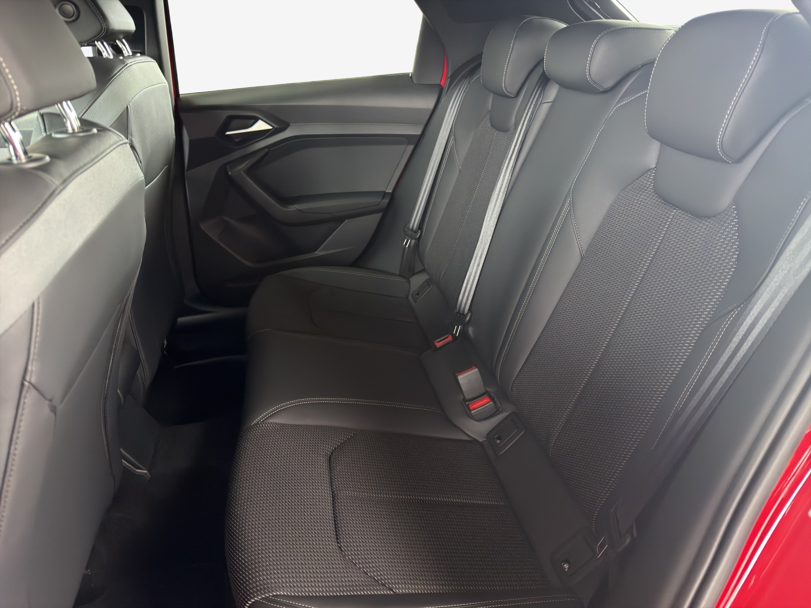 AUDI A1 Sportback 30 TFSI S Line Attraction S-tronic-image-11