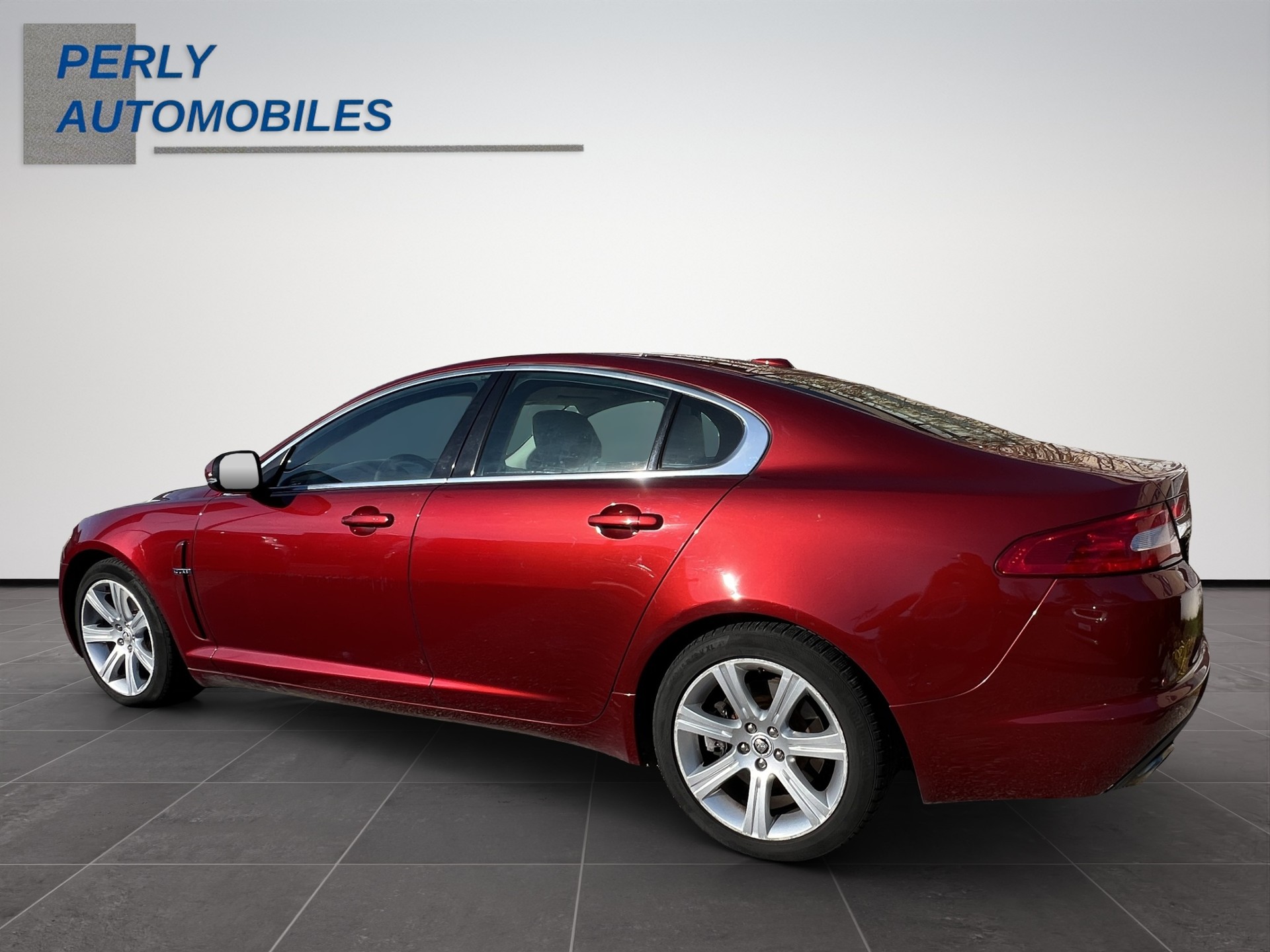 JAGUAR XF 3.0 Greenwich Luxury-image-3