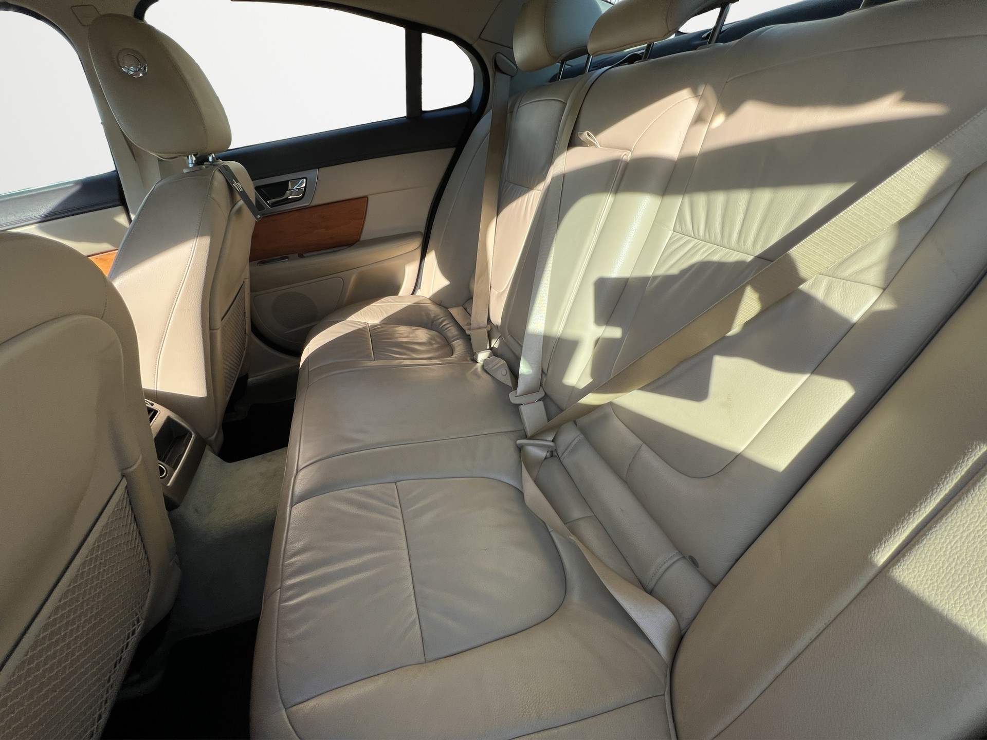 JAGUAR XF 3.0 Greenwich Luxury-image-11